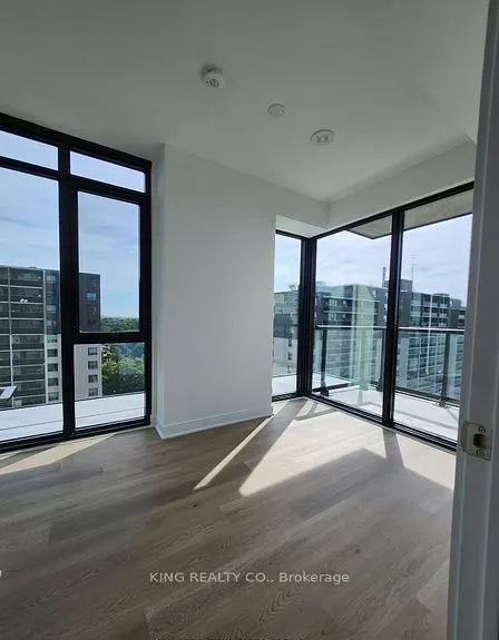 86 Dundas Street E, #814
