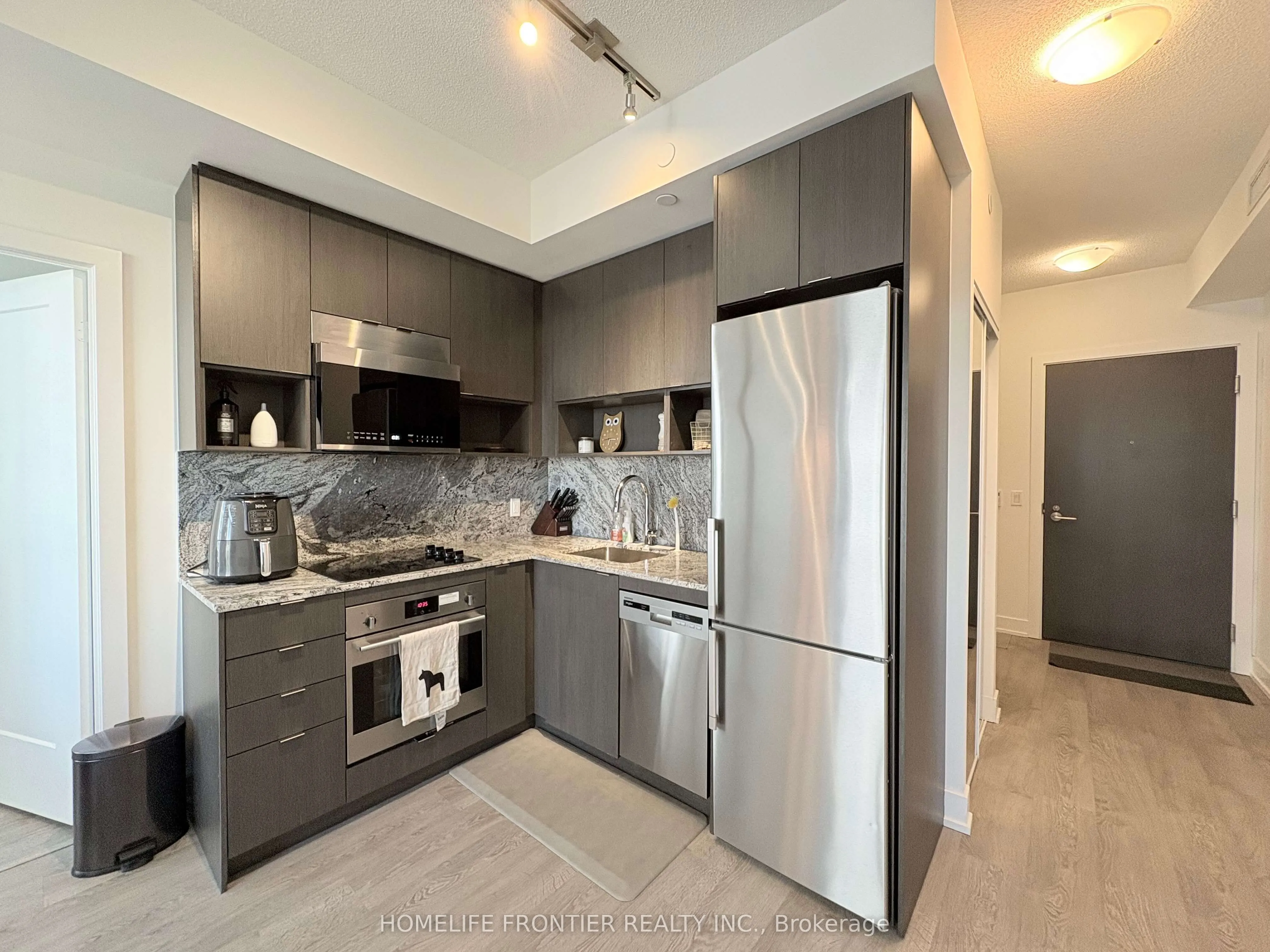 9 Mabelle Avenue, #3219