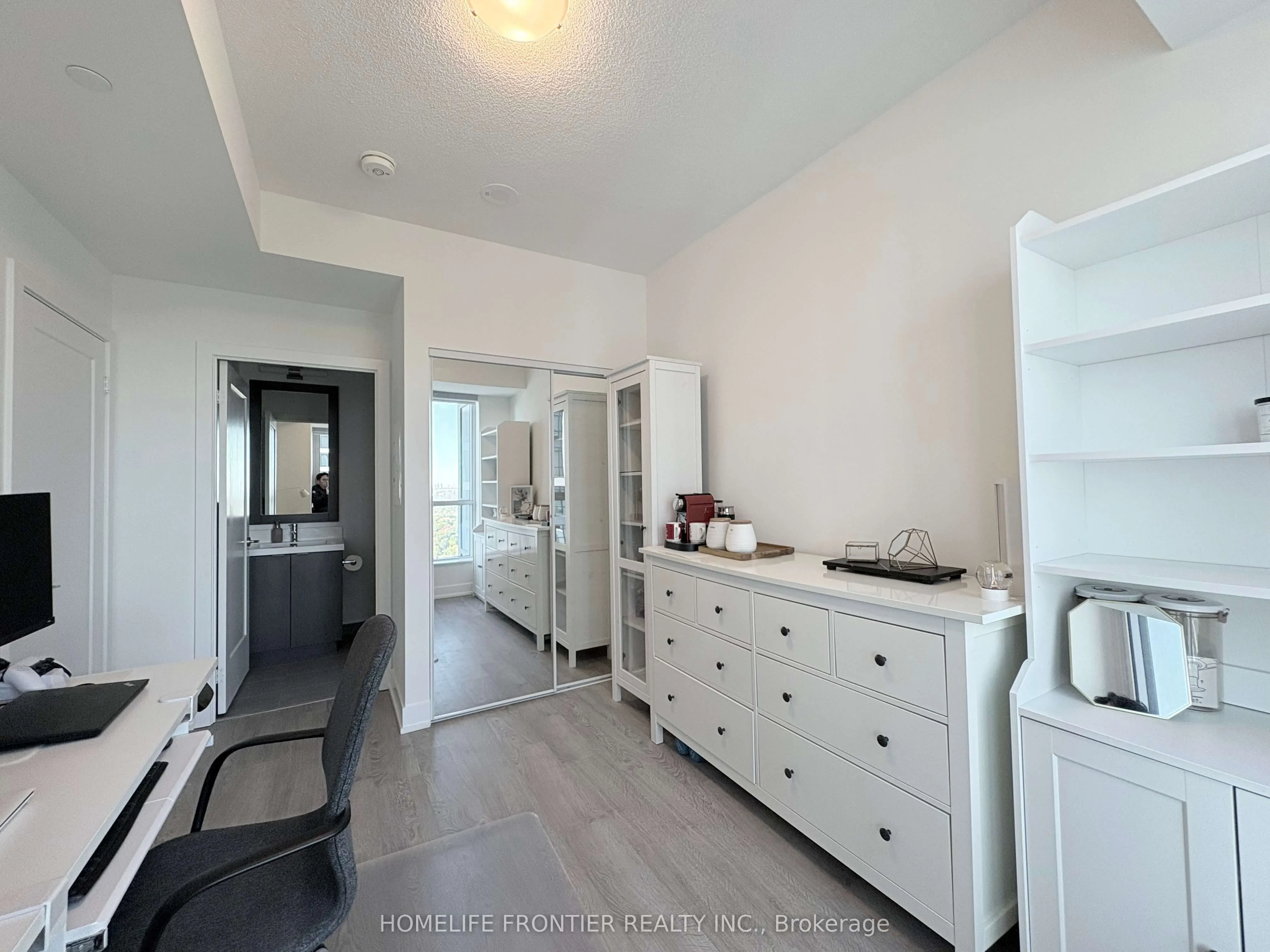 9 Mabelle Avenue, #3219