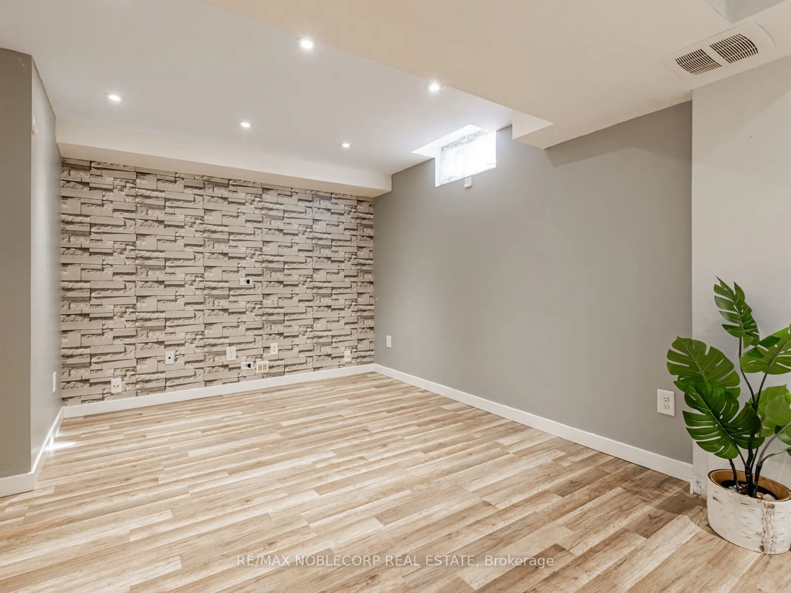 8 Rolling Hills Lane