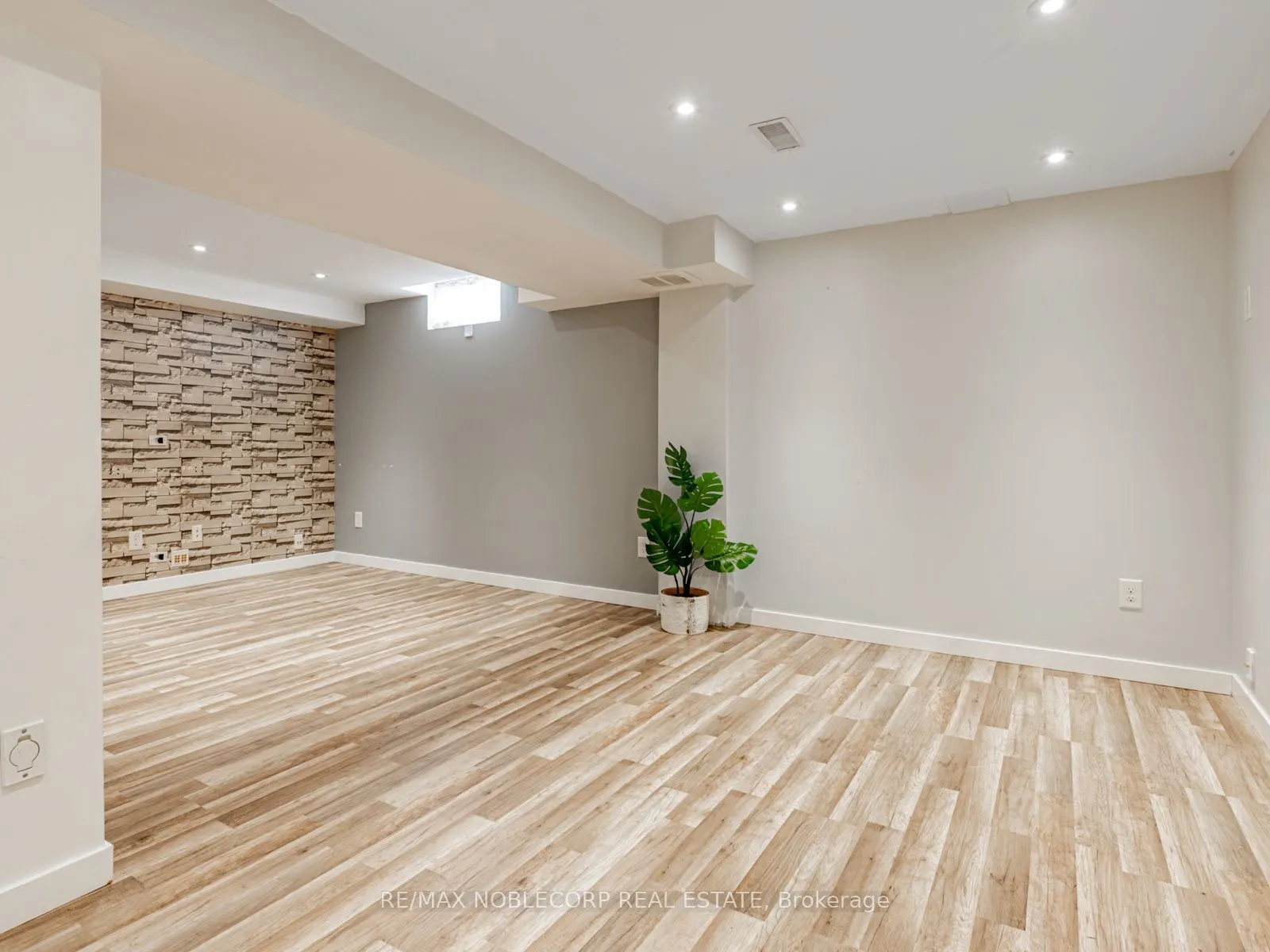 8 Rolling Hills Lane