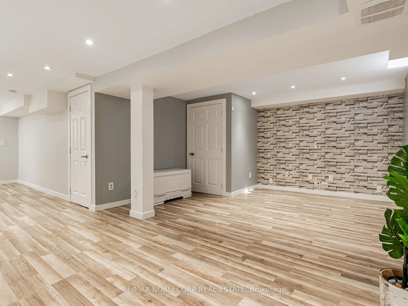 8 Rolling Hills Lane