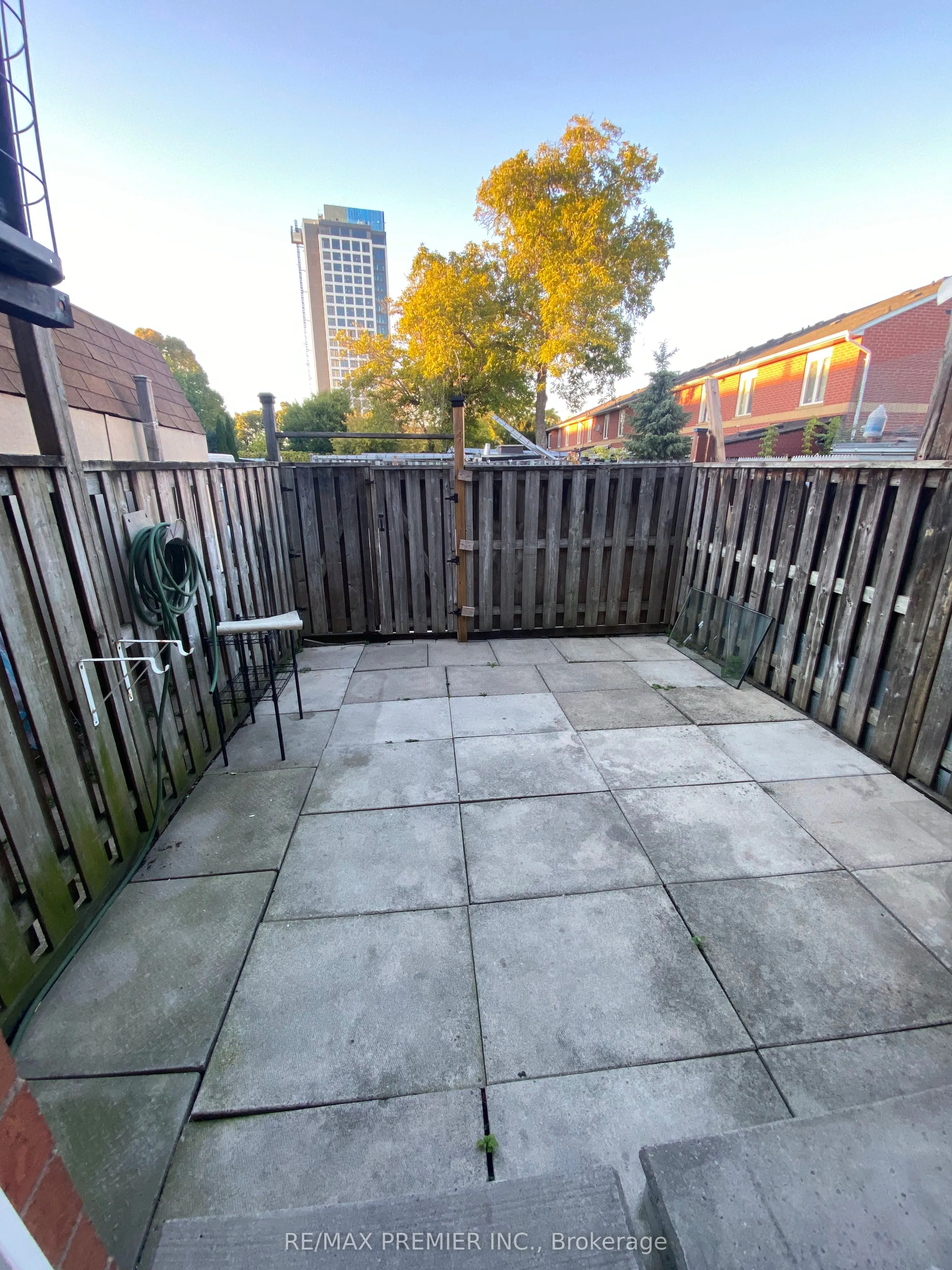 1524 Dupont Street, #Upper
