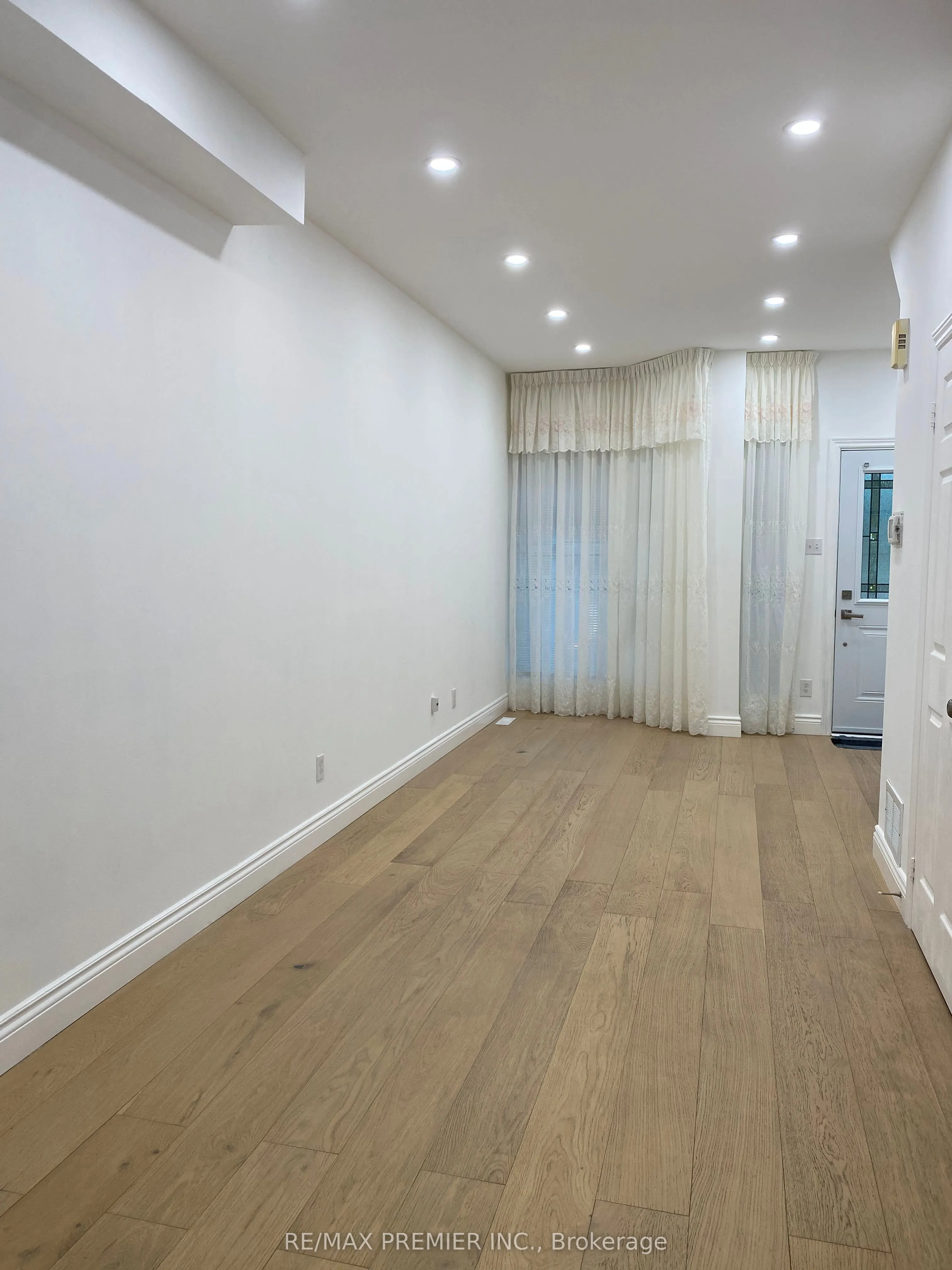 1524 Dupont Street, #Upper