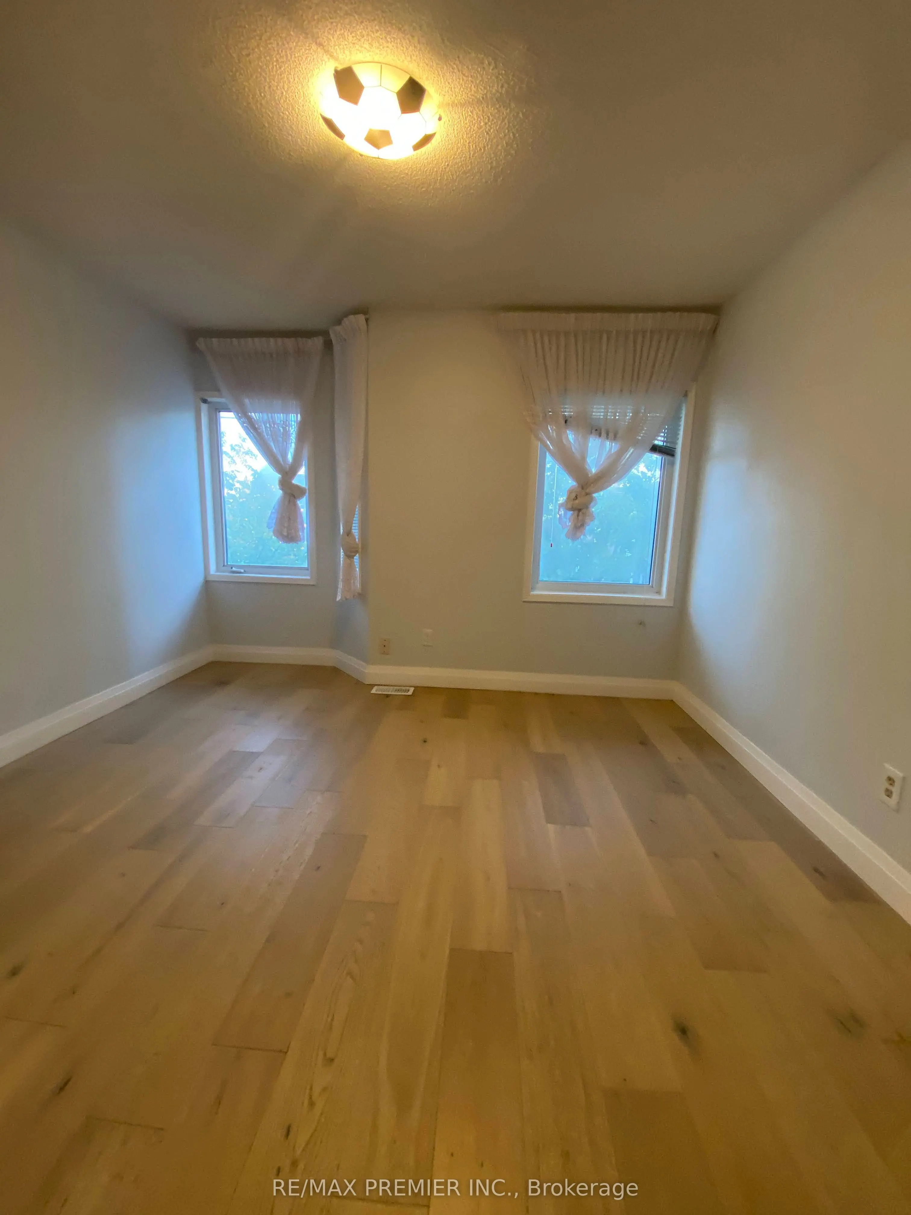 1524 Dupont Street, #Upper
