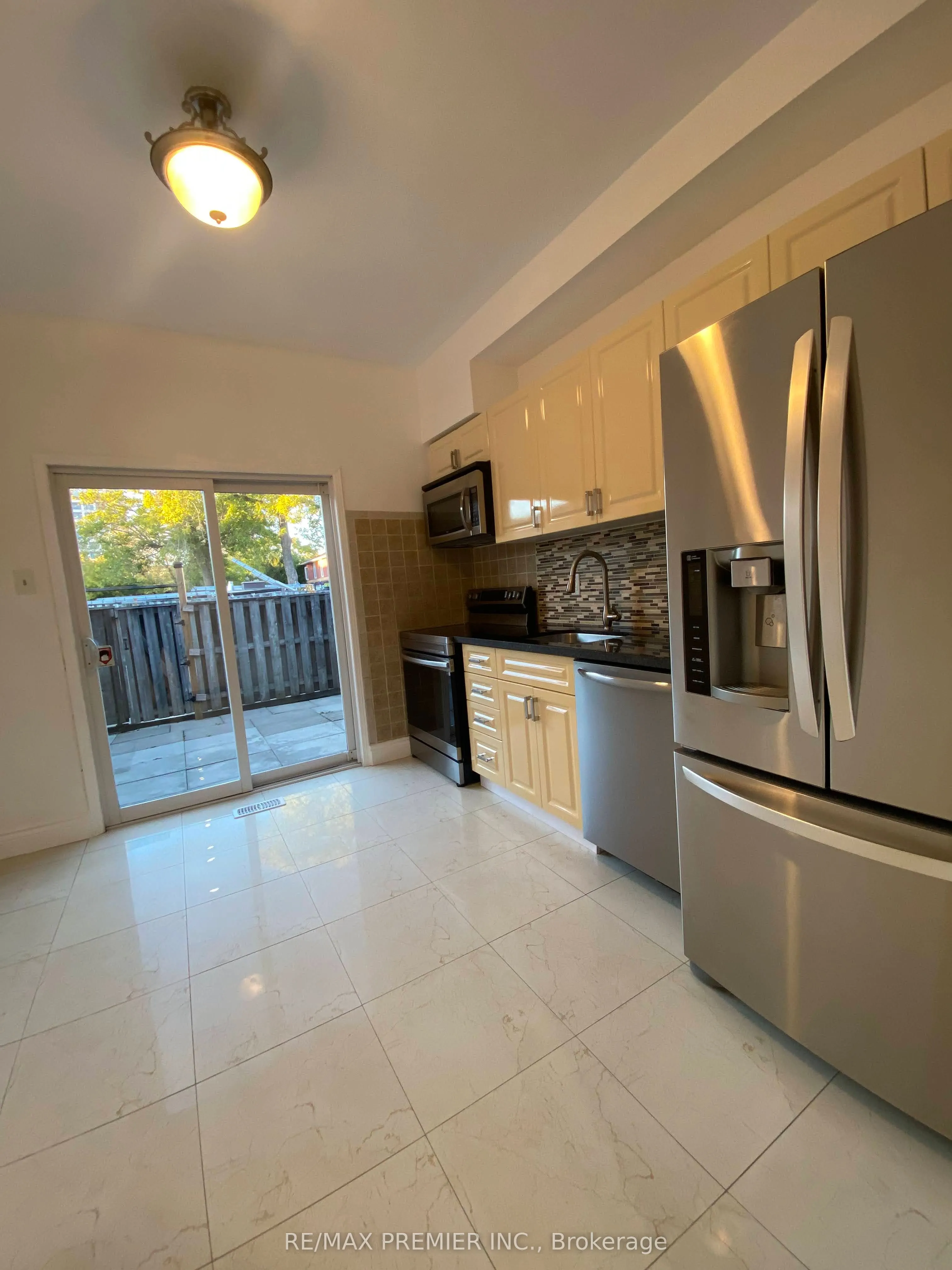 1524 Dupont Street, #Upper