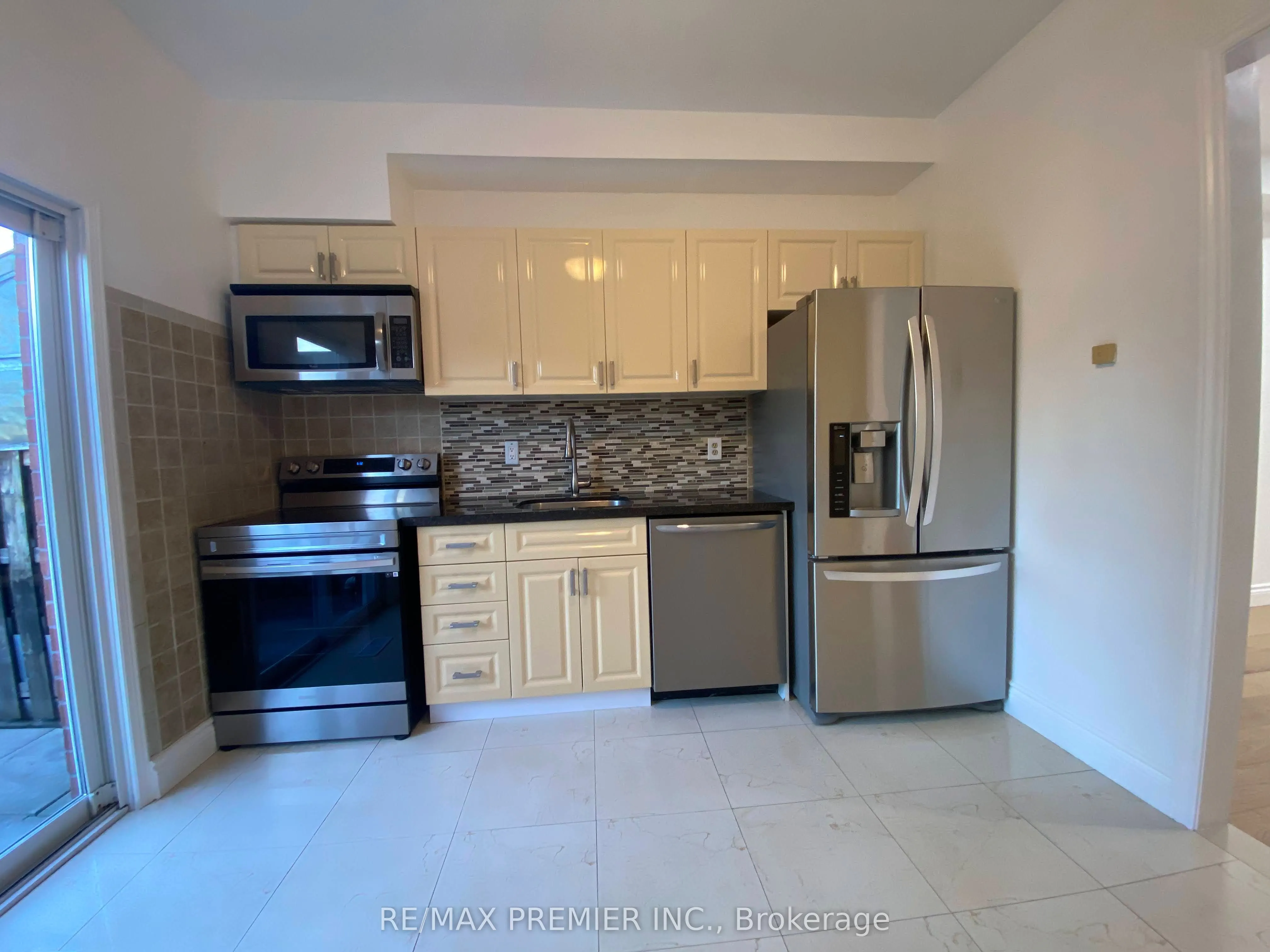 1524 Dupont Street, #Upper