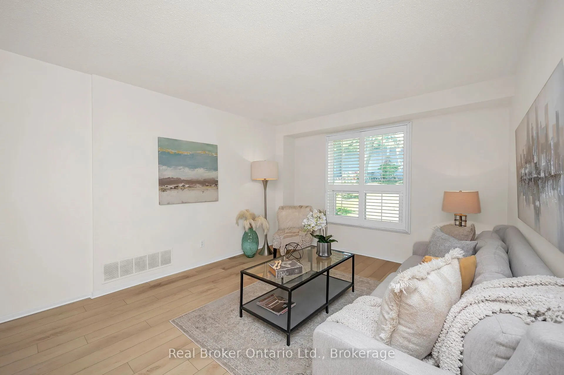 815 Sweetwater Crescent