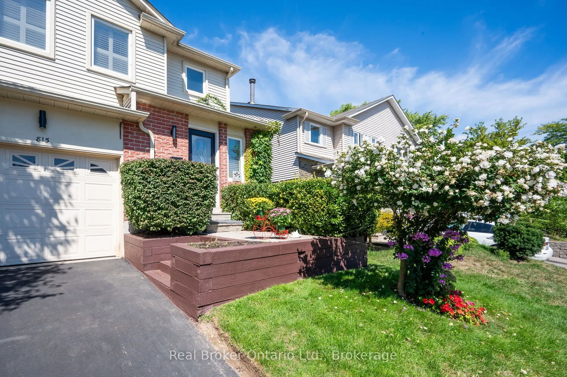 815 Sweetwater Crescent