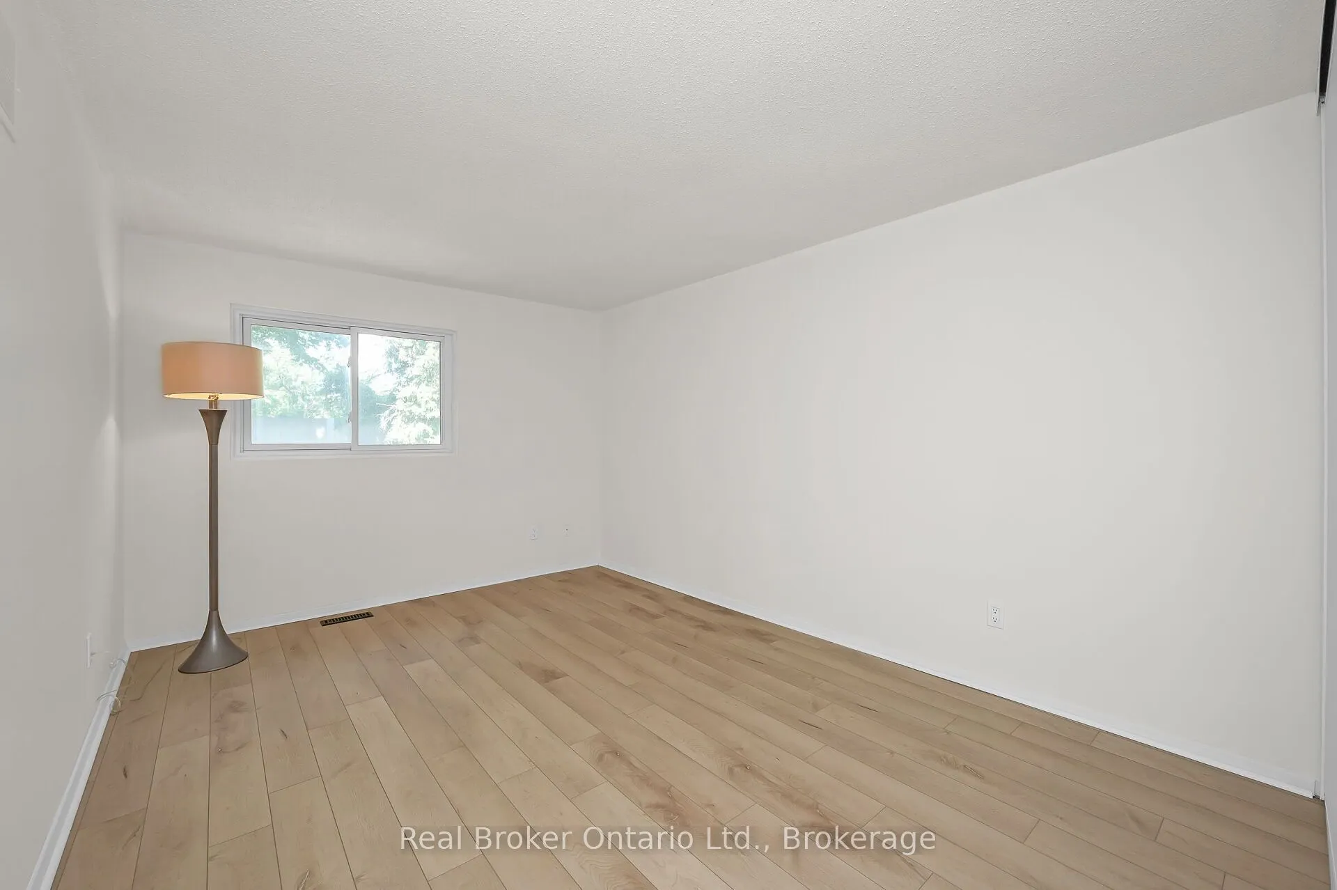 815 Sweetwater Crescent