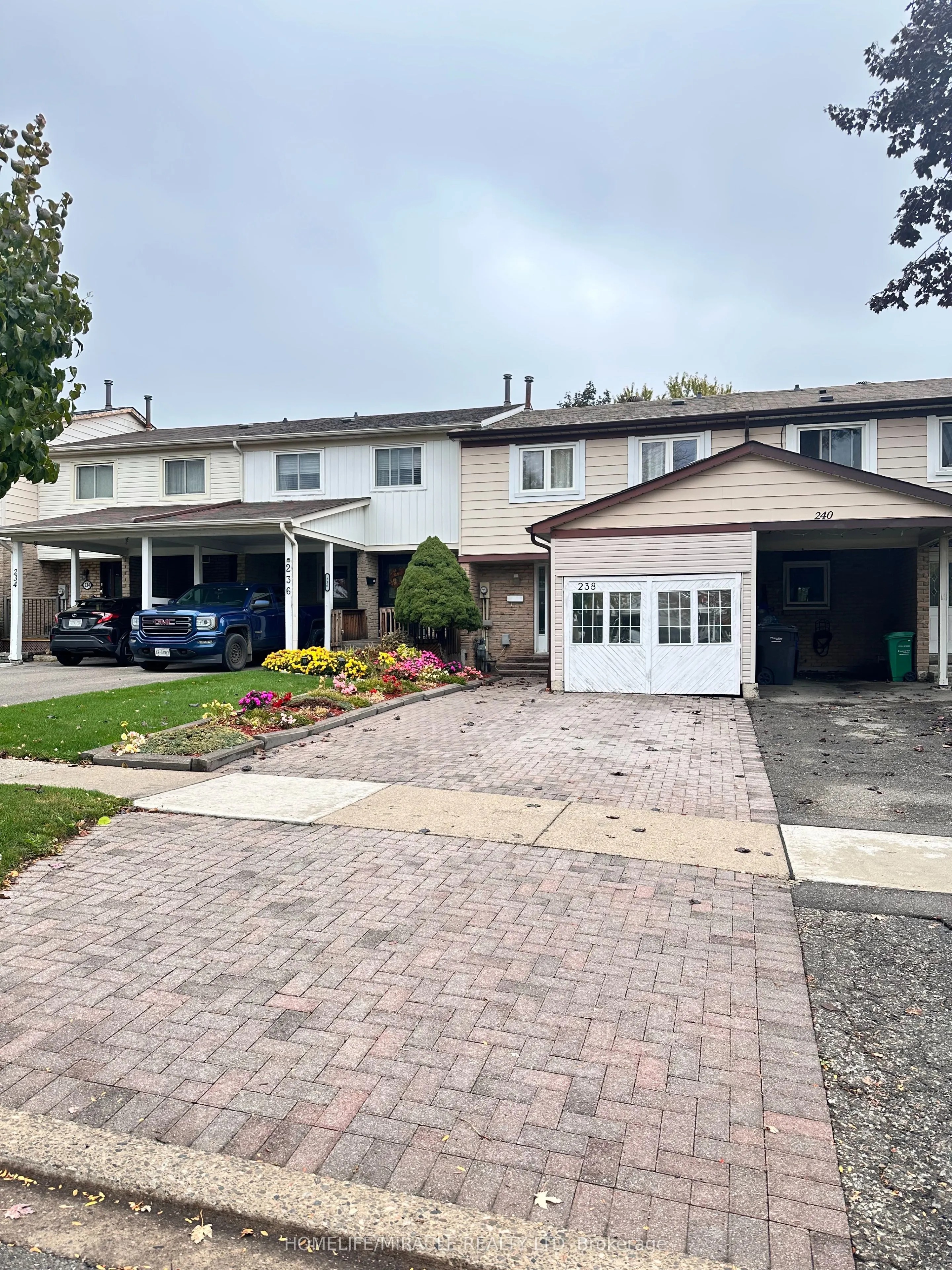 238 Royal Salisbury Way