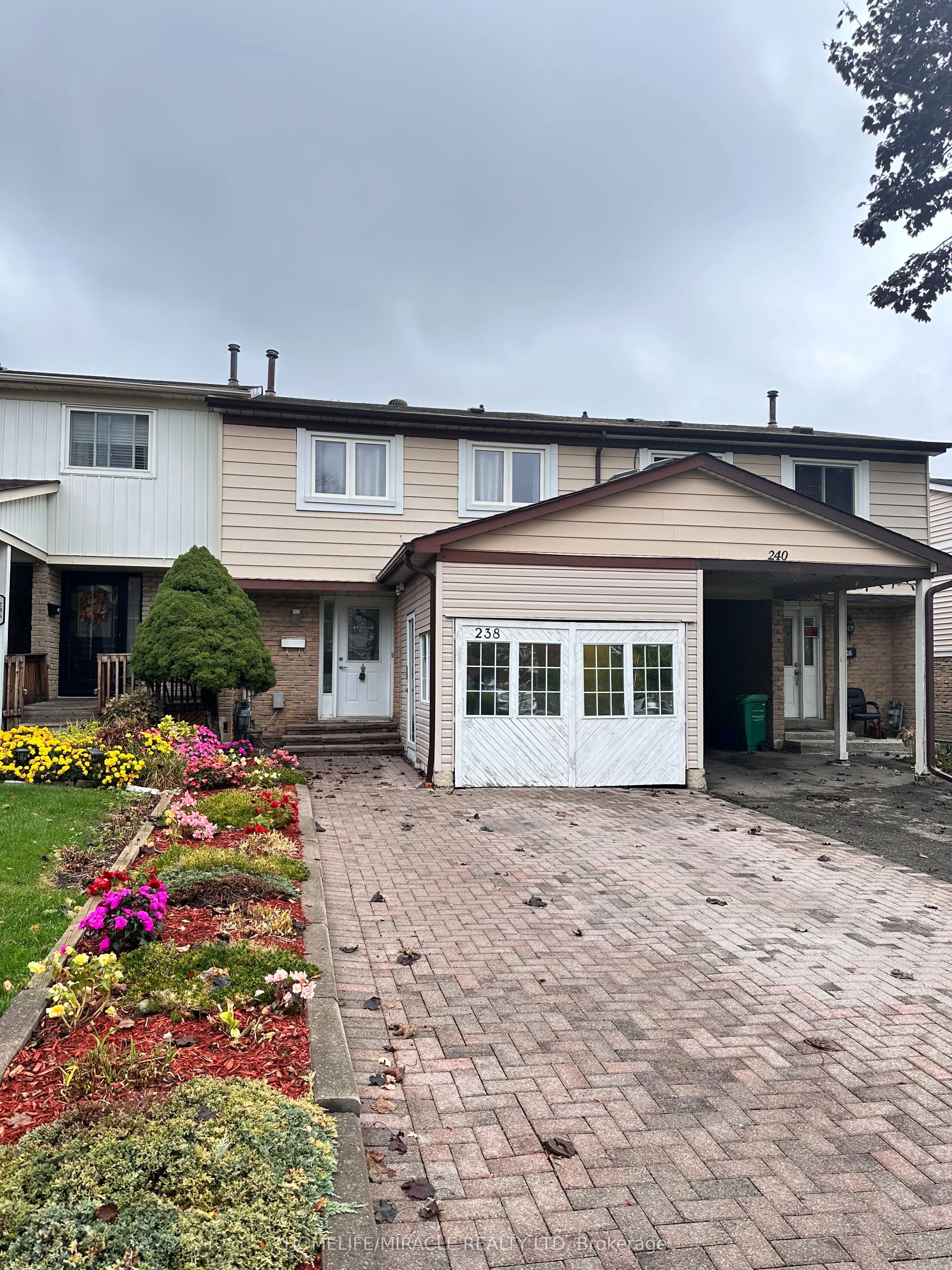 238 Royal Salisbury Way