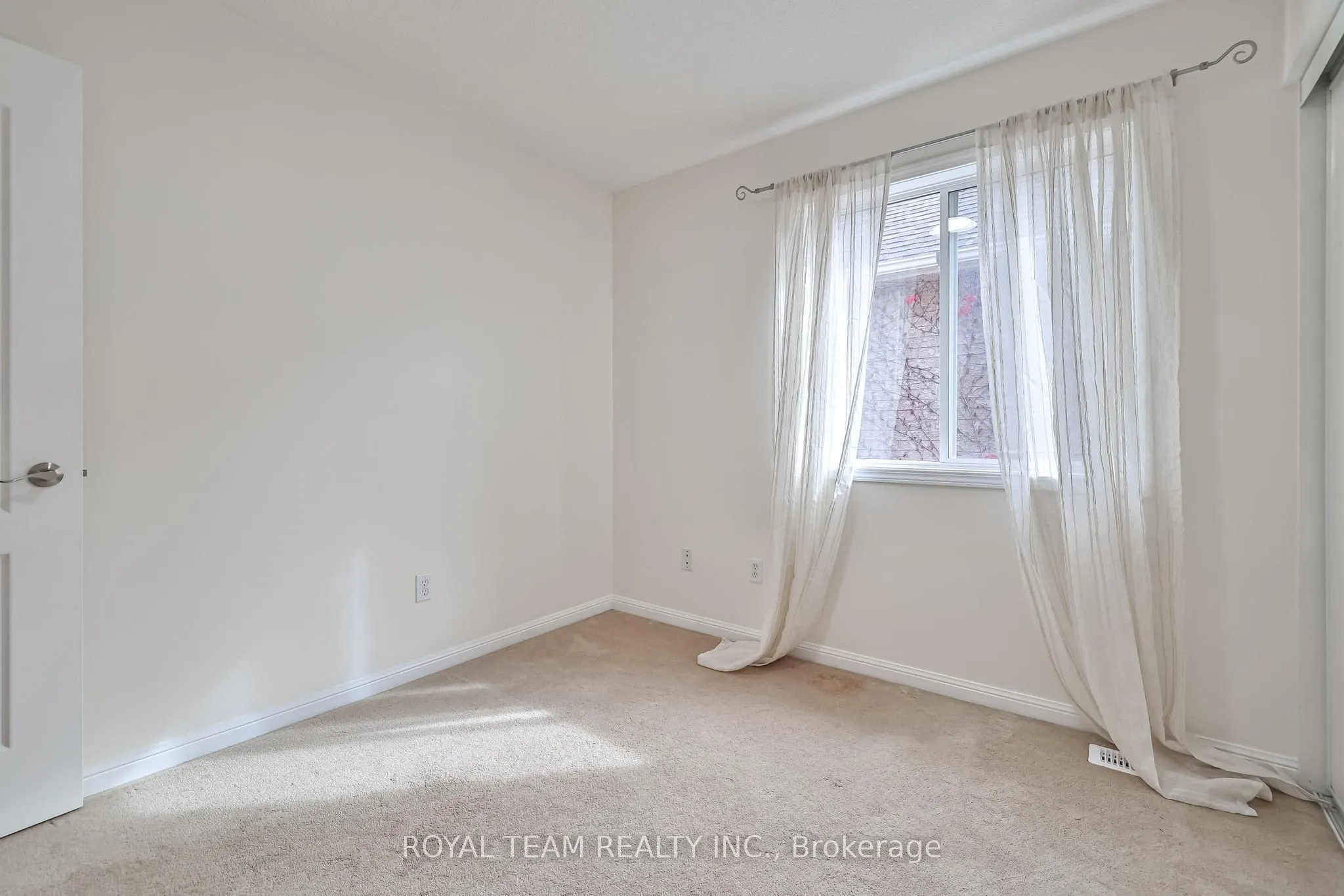 2439 Hollybrook Drive