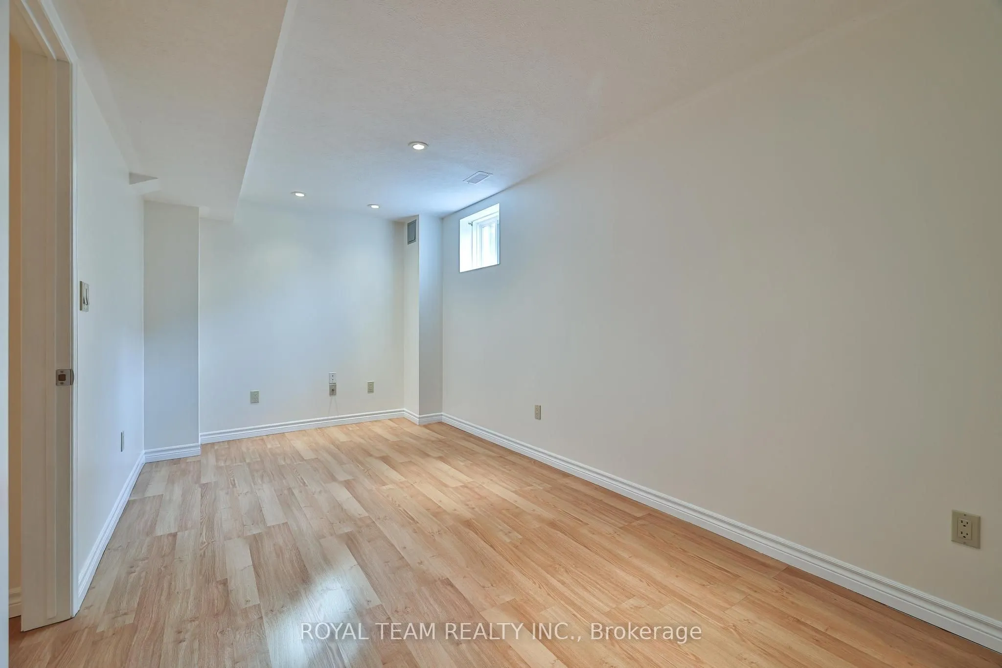 2439 Hollybrook Drive