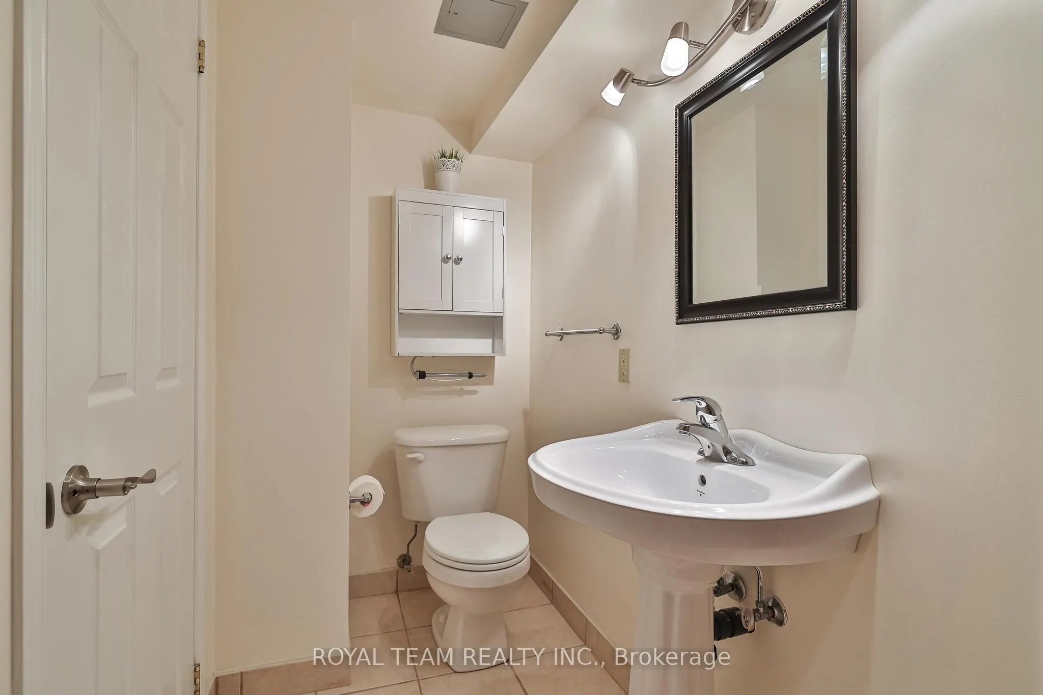 2439 Hollybrook Drive