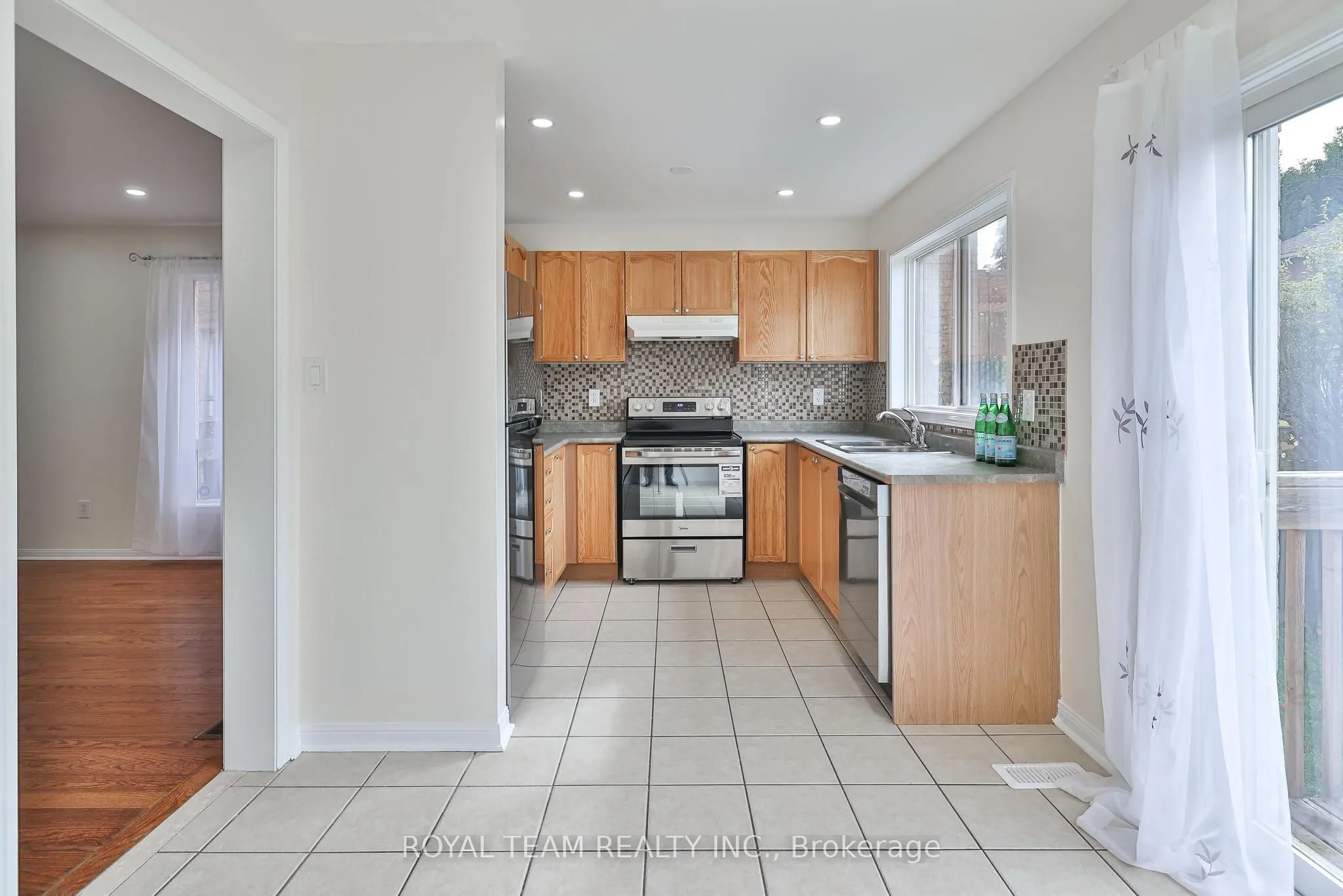 2439 Hollybrook Drive