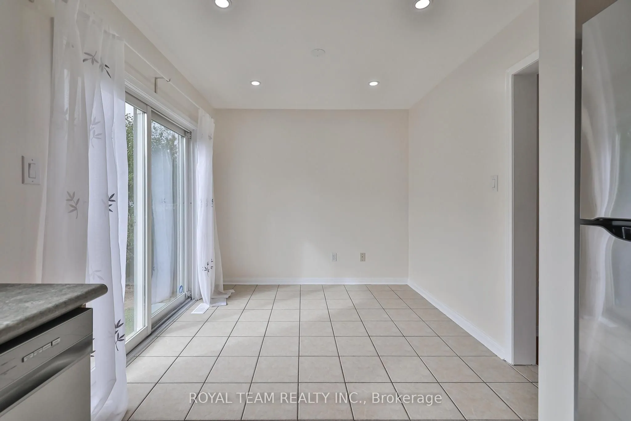 2439 Hollybrook Drive