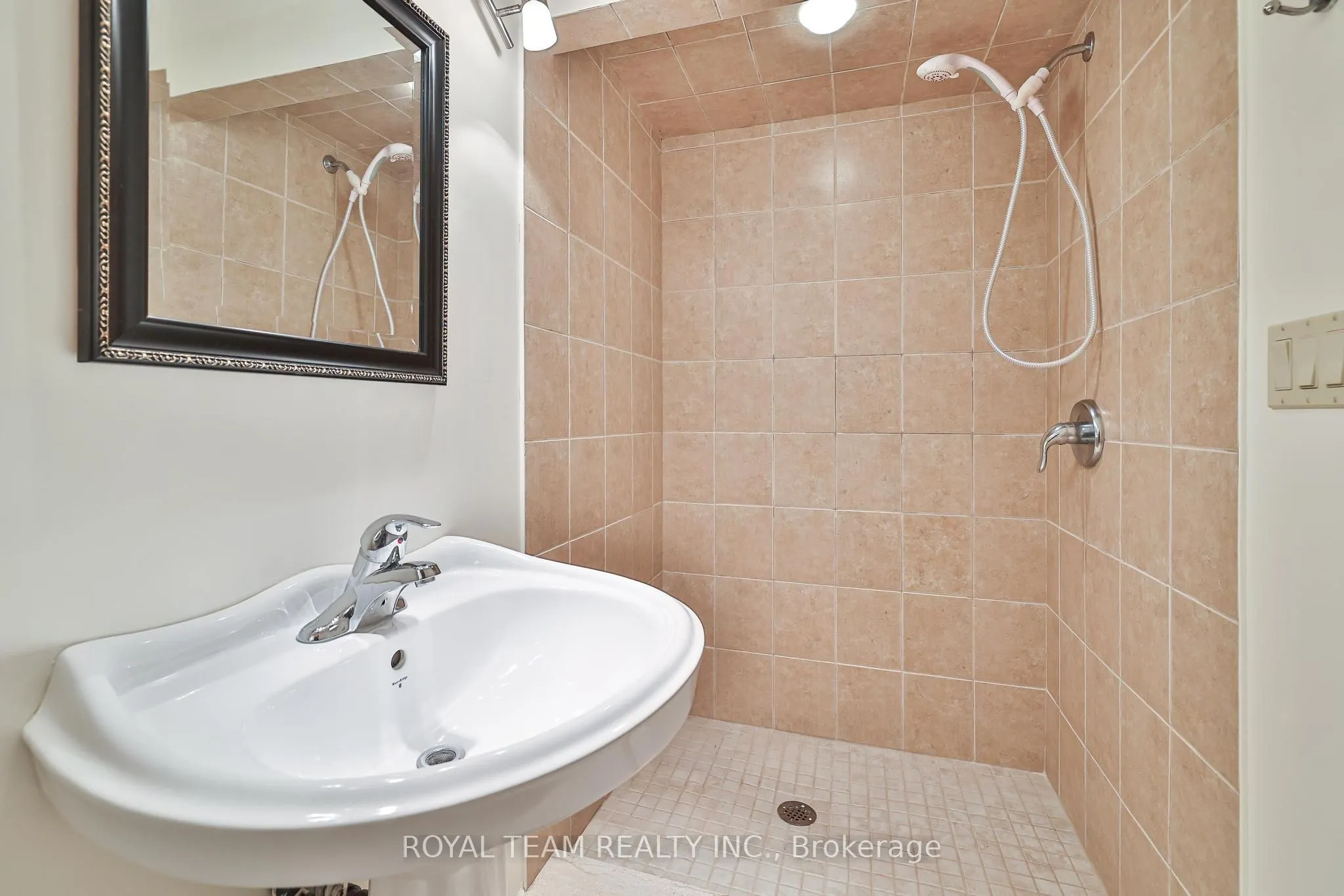 2439 Hollybrook Drive