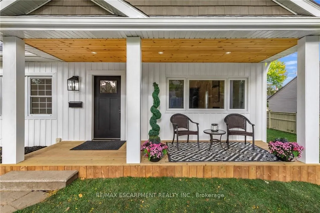 2073 Maplewood Drive