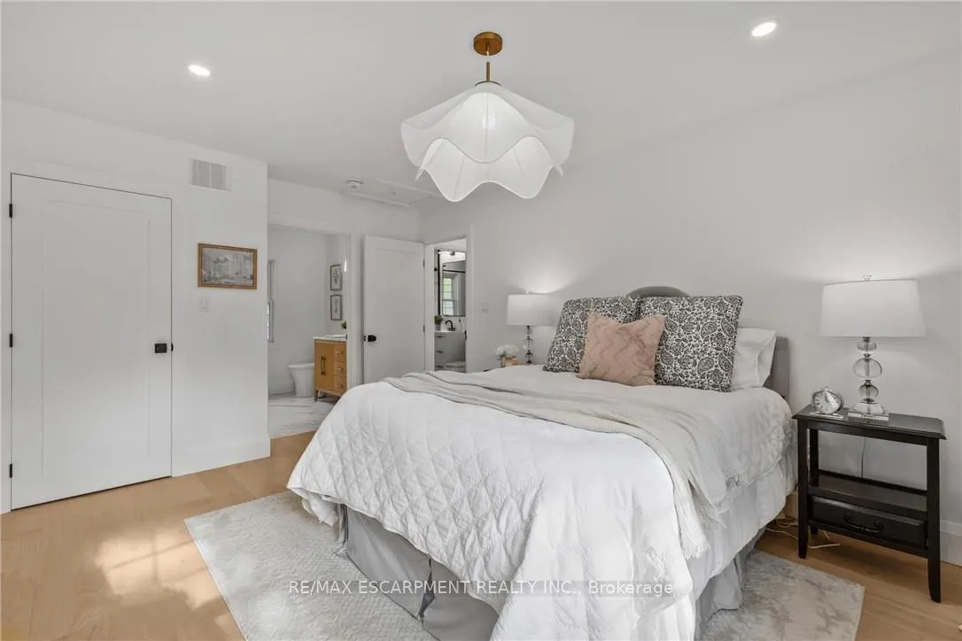 2073 Maplewood Drive