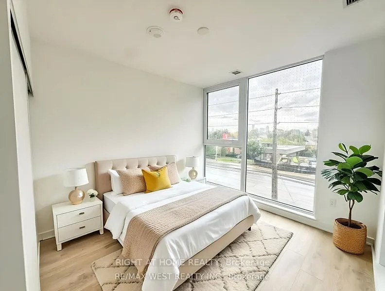 1037 The Queensway, #424