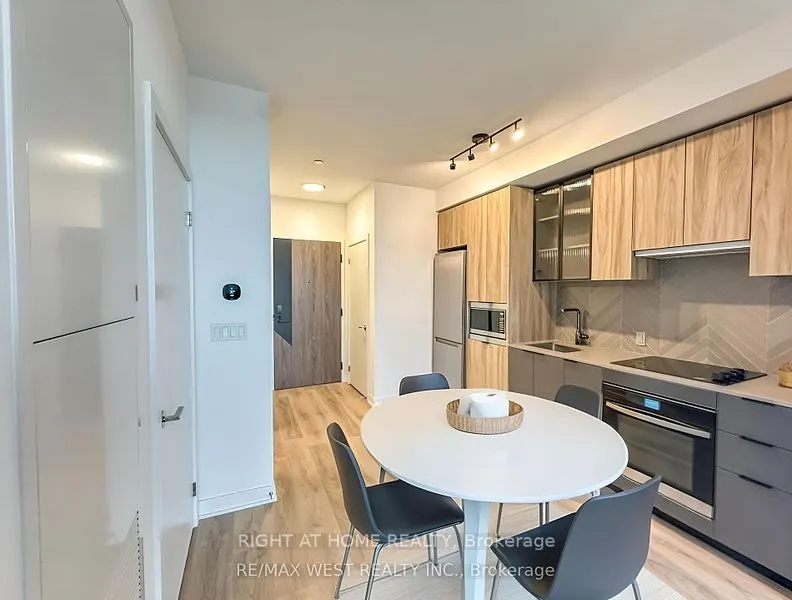 1037 The Queensway, #424