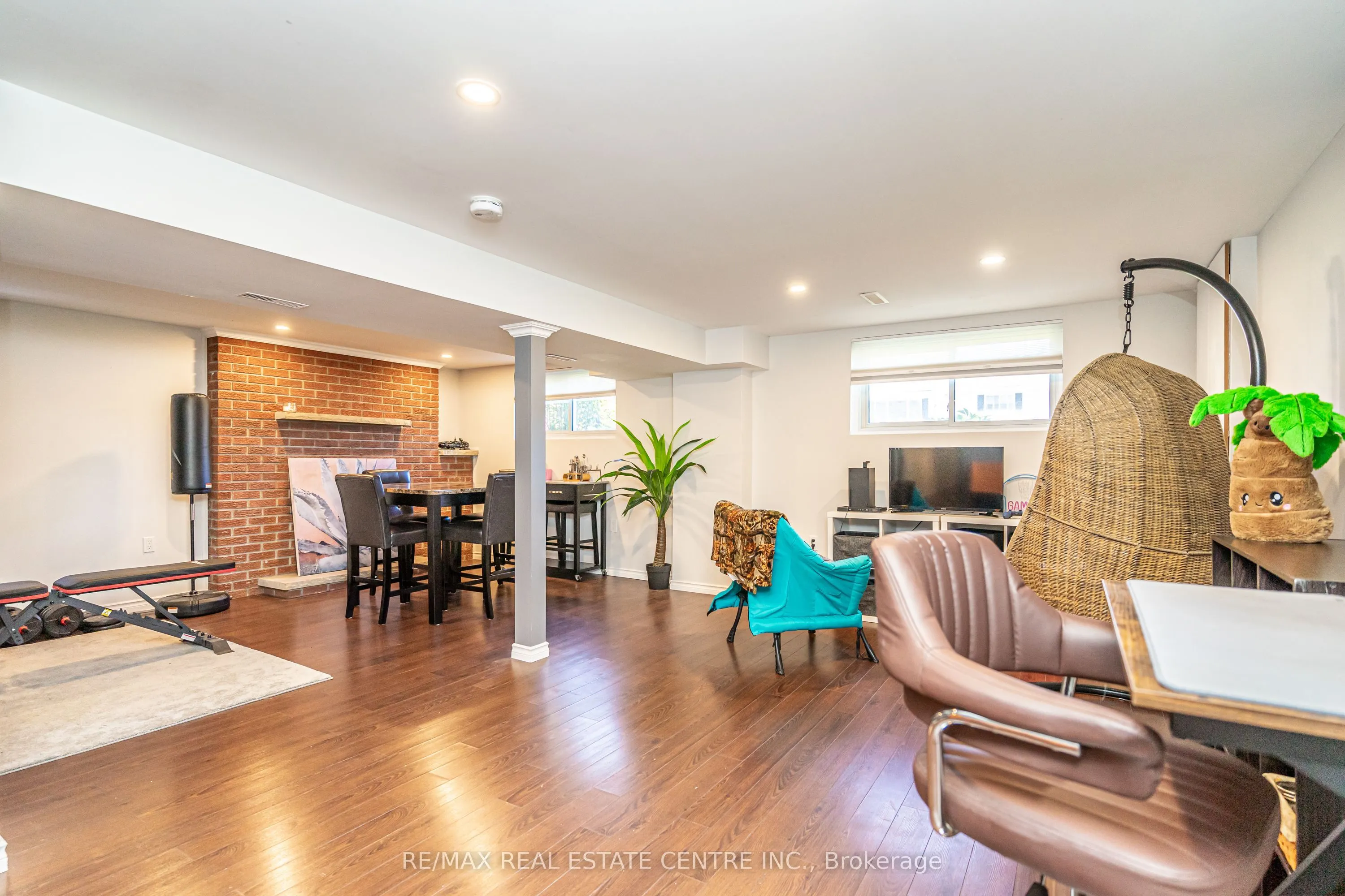 95 Avonmore Crescent