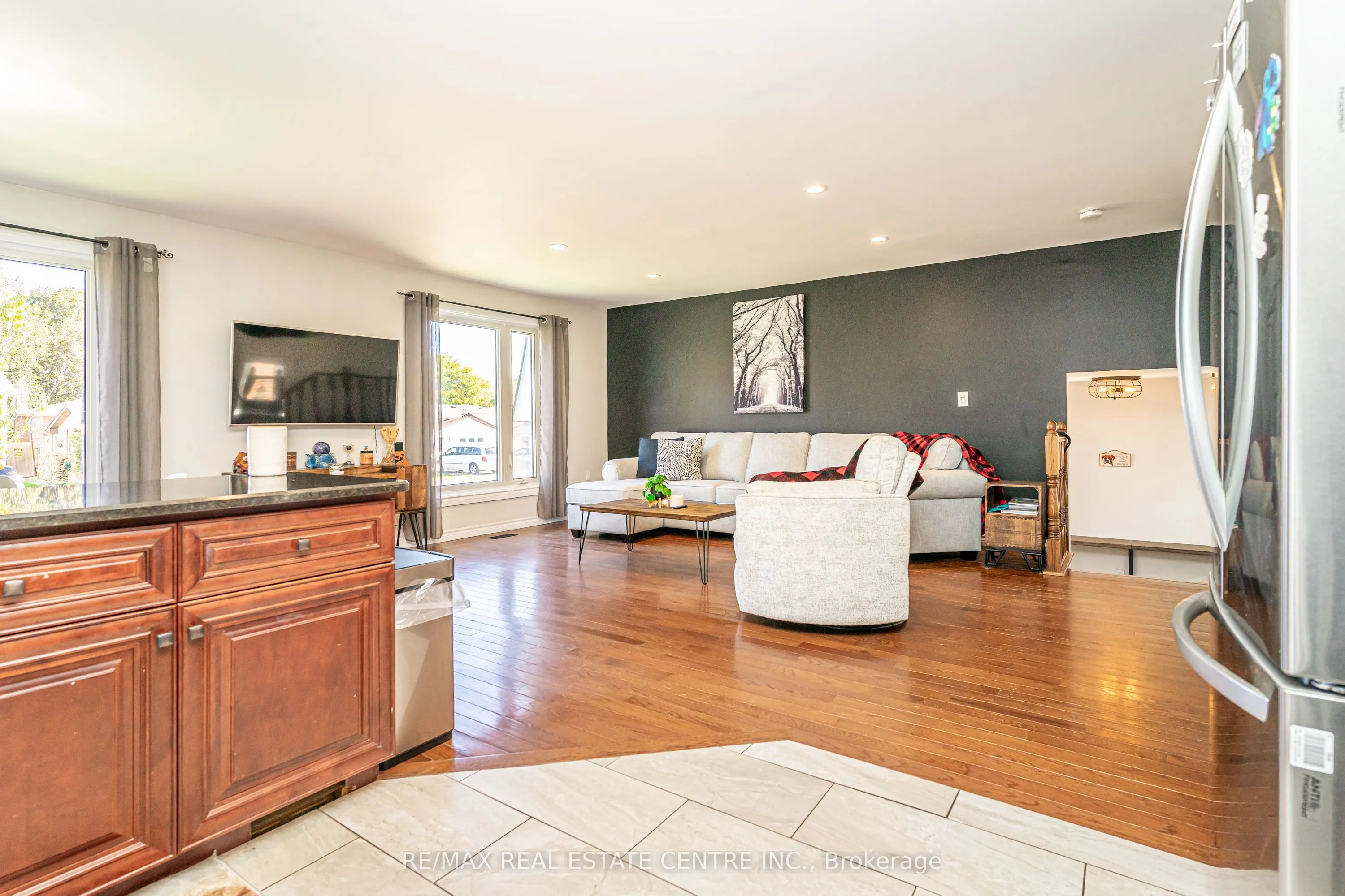 95 Avonmore Crescent