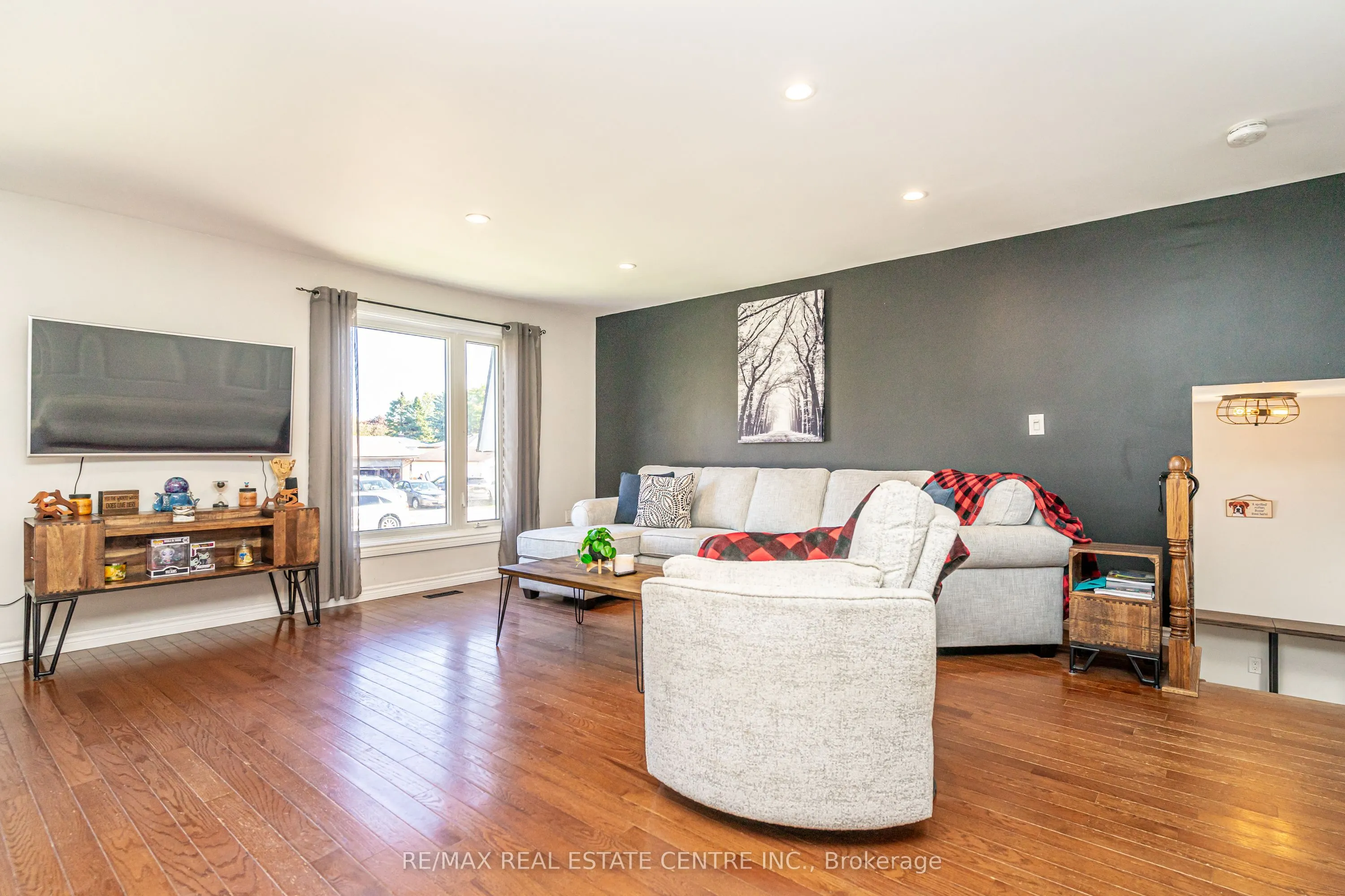 95 Avonmore Crescent