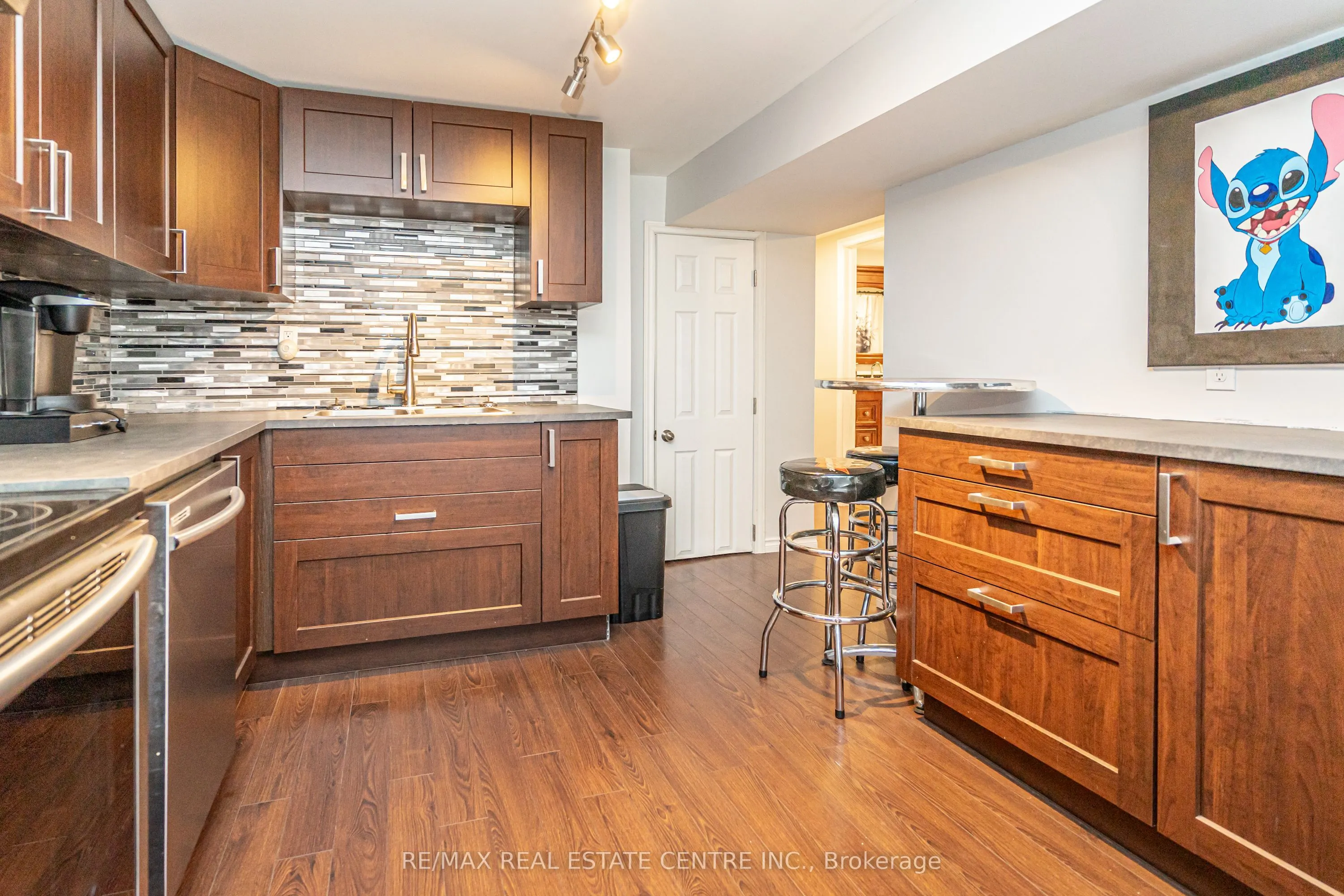 95 Avonmore Crescent