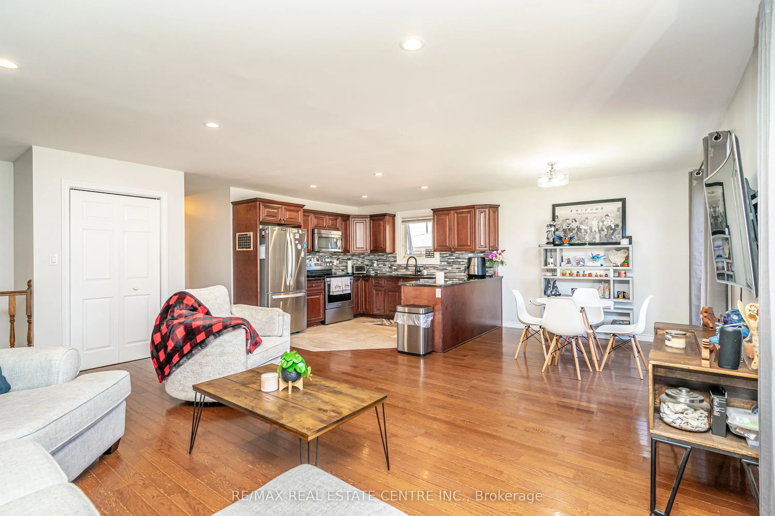 95 Avonmore Crescent