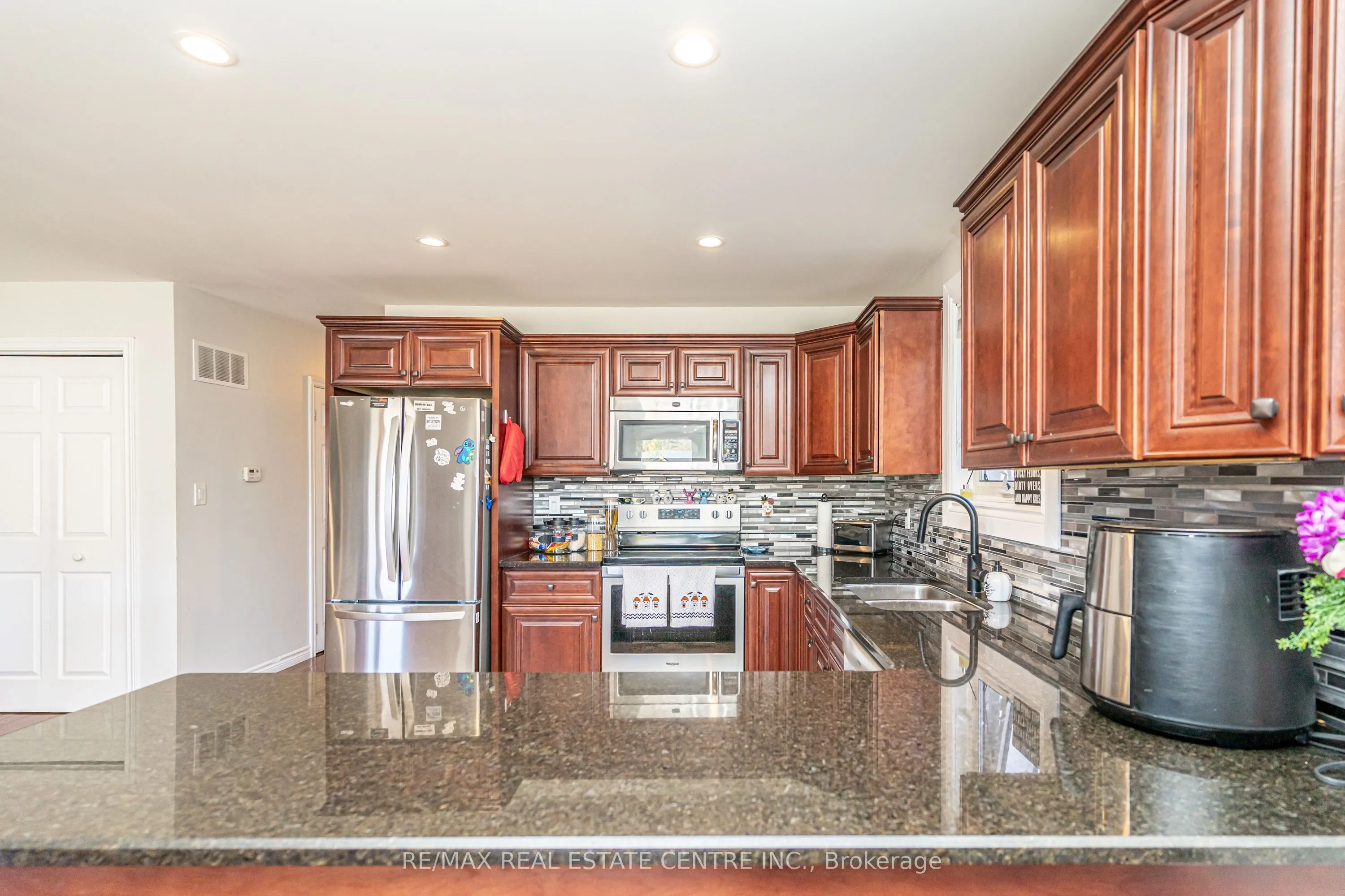 95 Avonmore Crescent