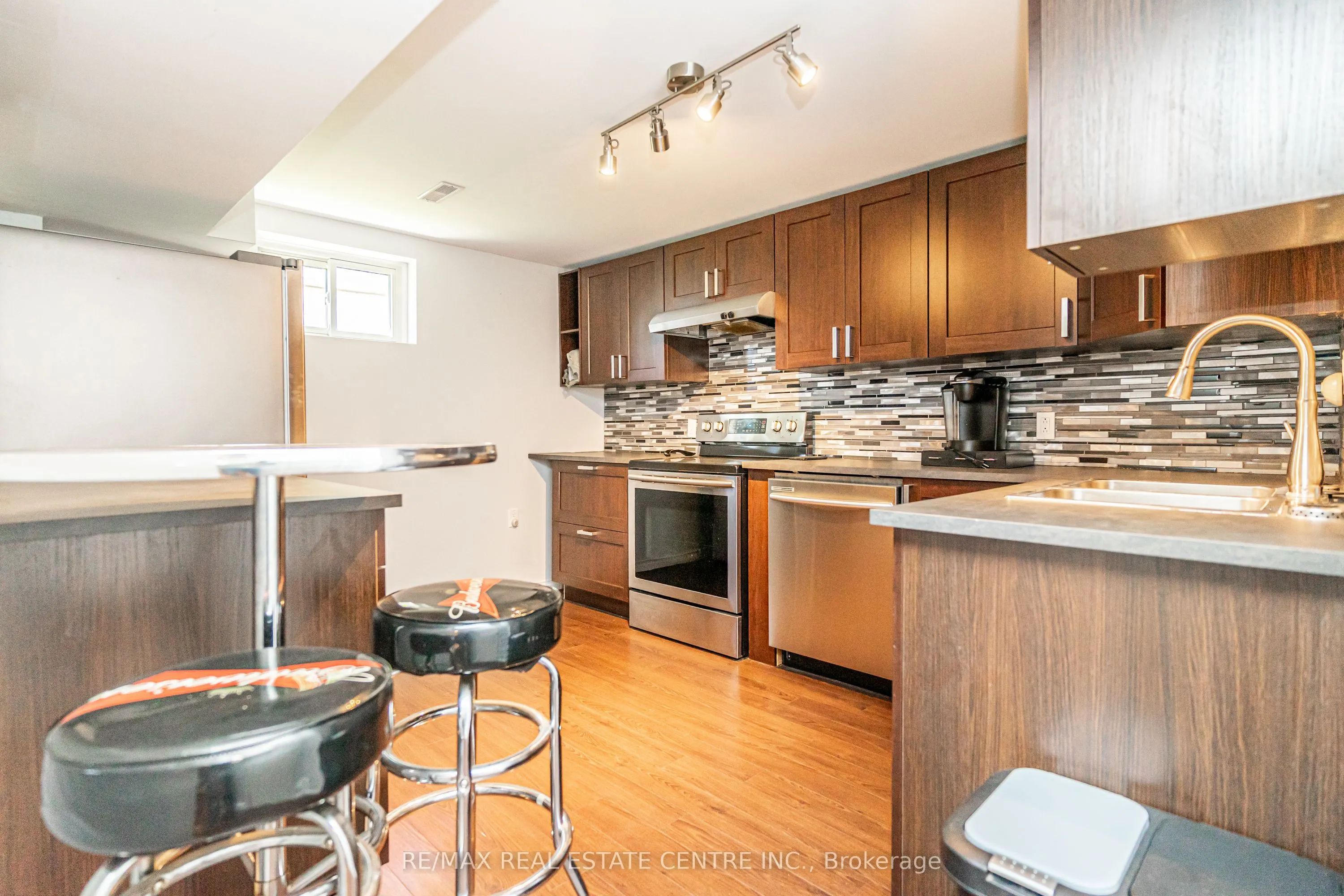 95 Avonmore Crescent