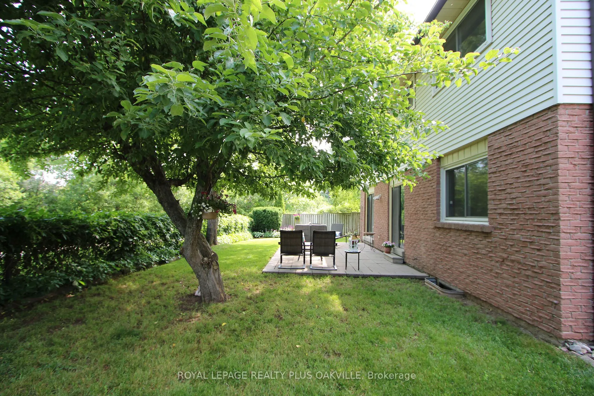 1303 Henley Place