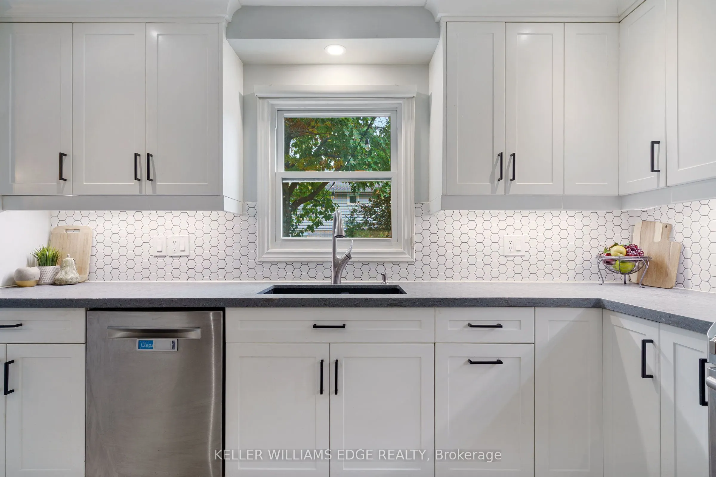 3214 Tania Crescent