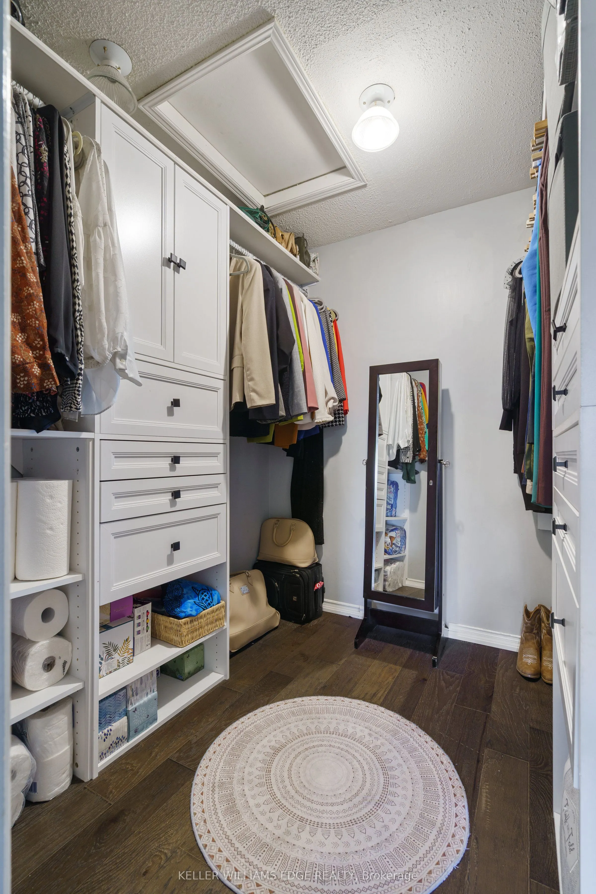 3214 Tania Crescent
