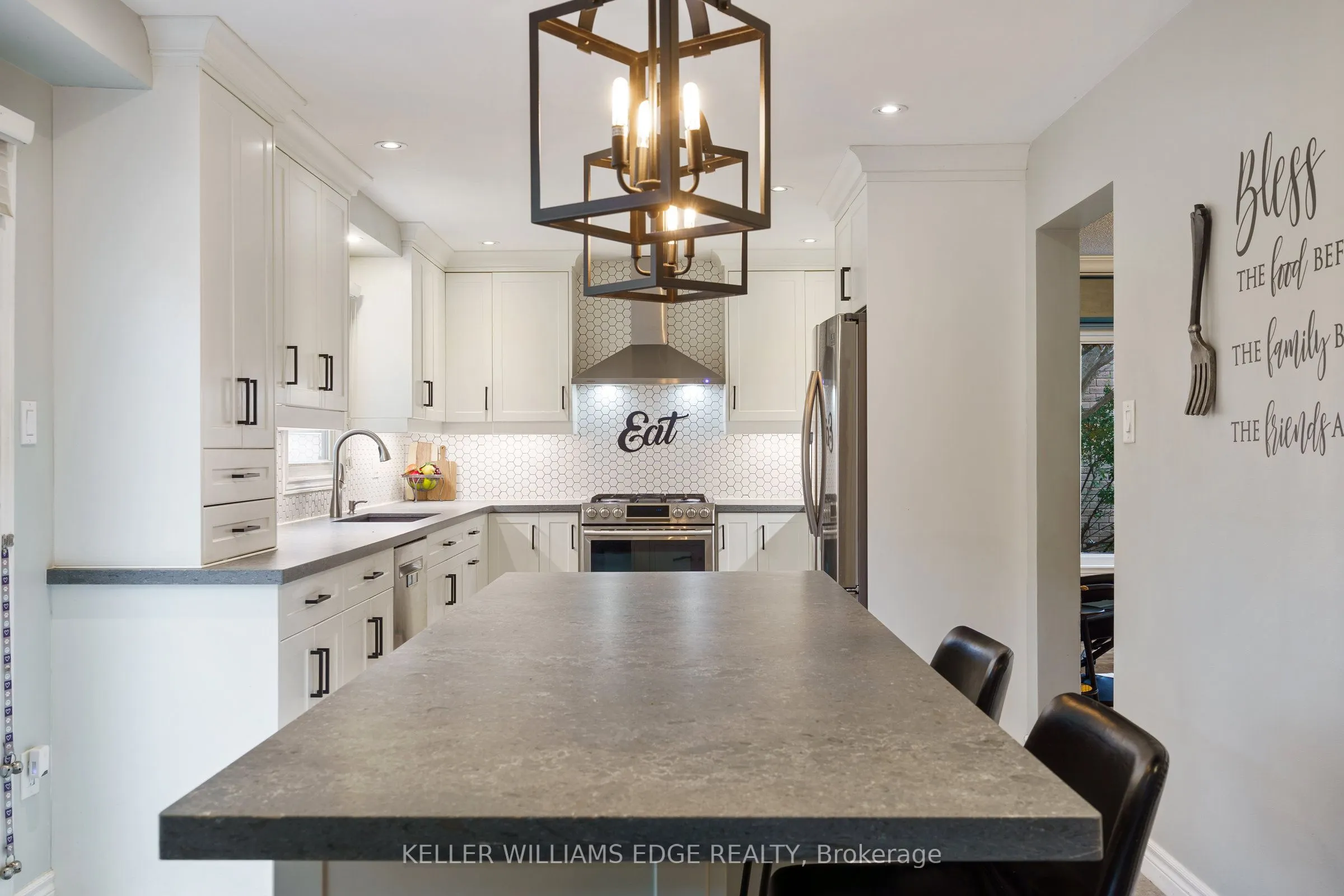 3214 Tania Crescent
