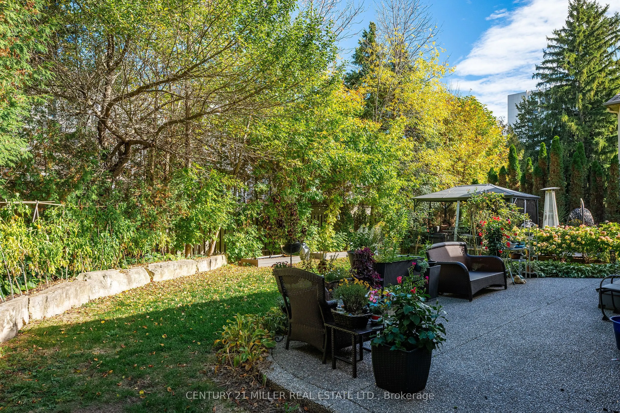 108 Livno Common