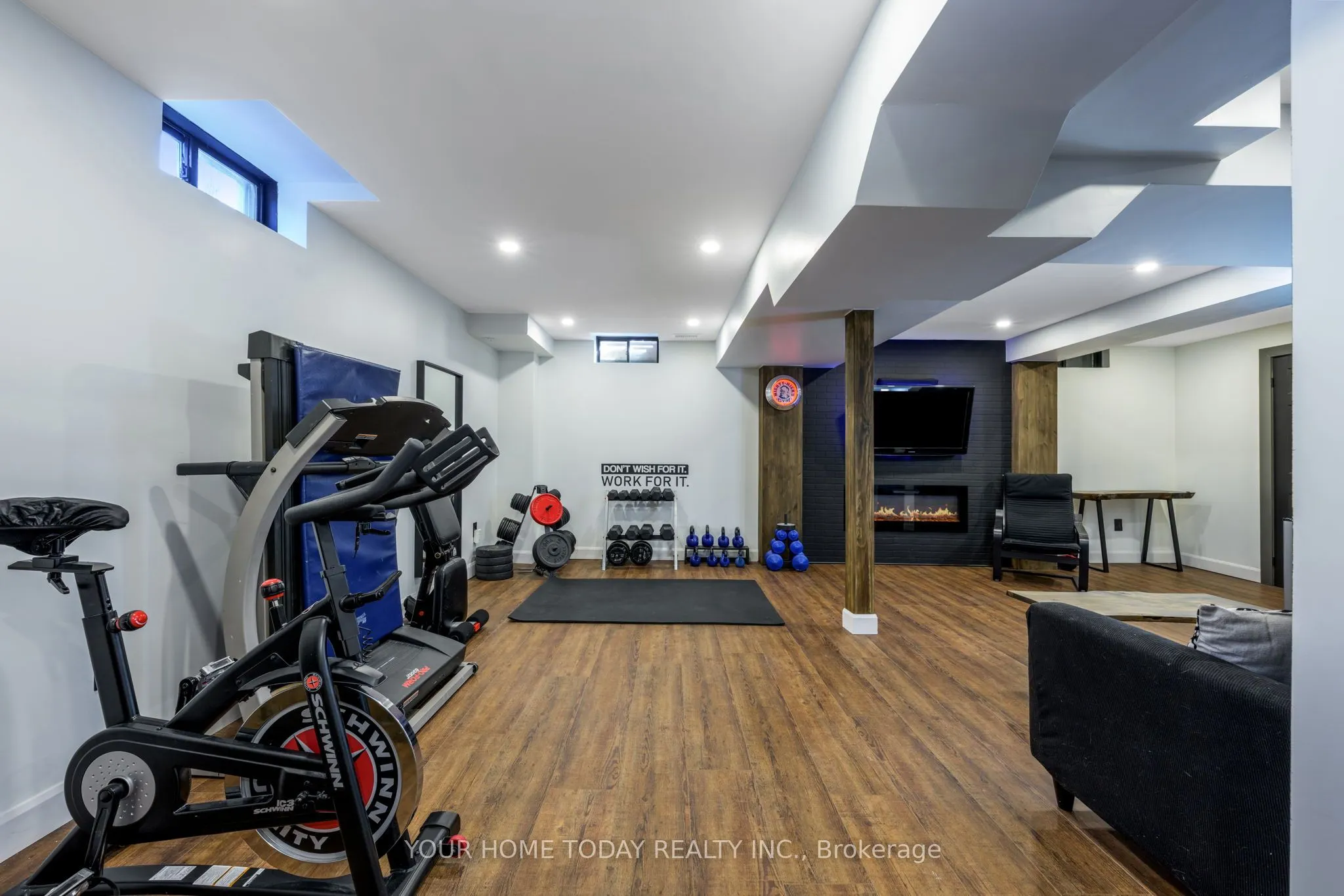 91 Mowat Crescent