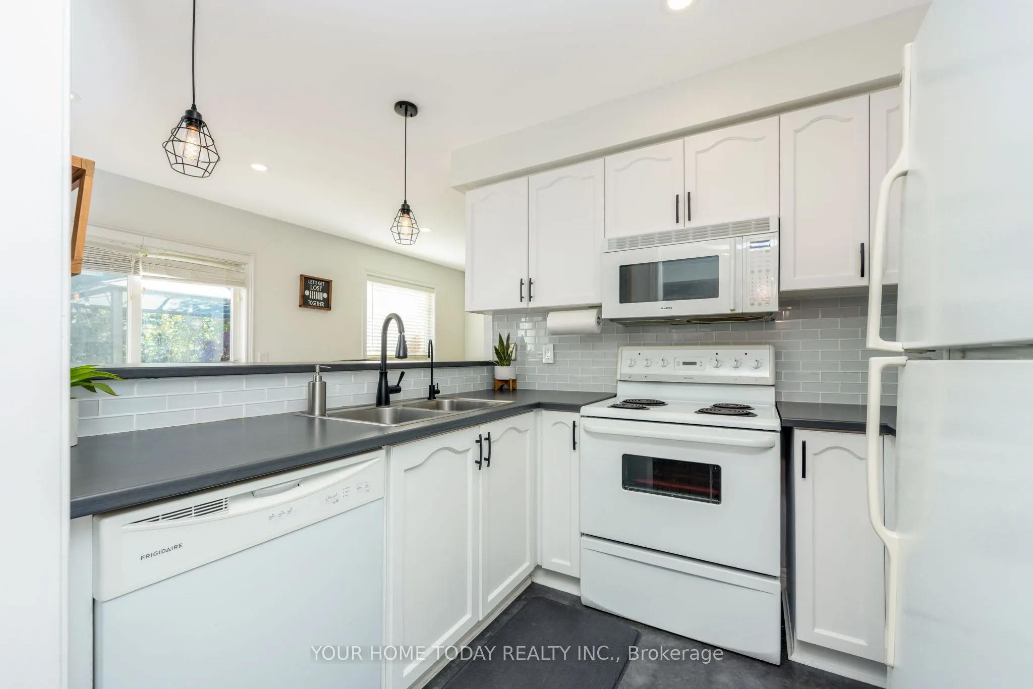 91 Mowat Crescent