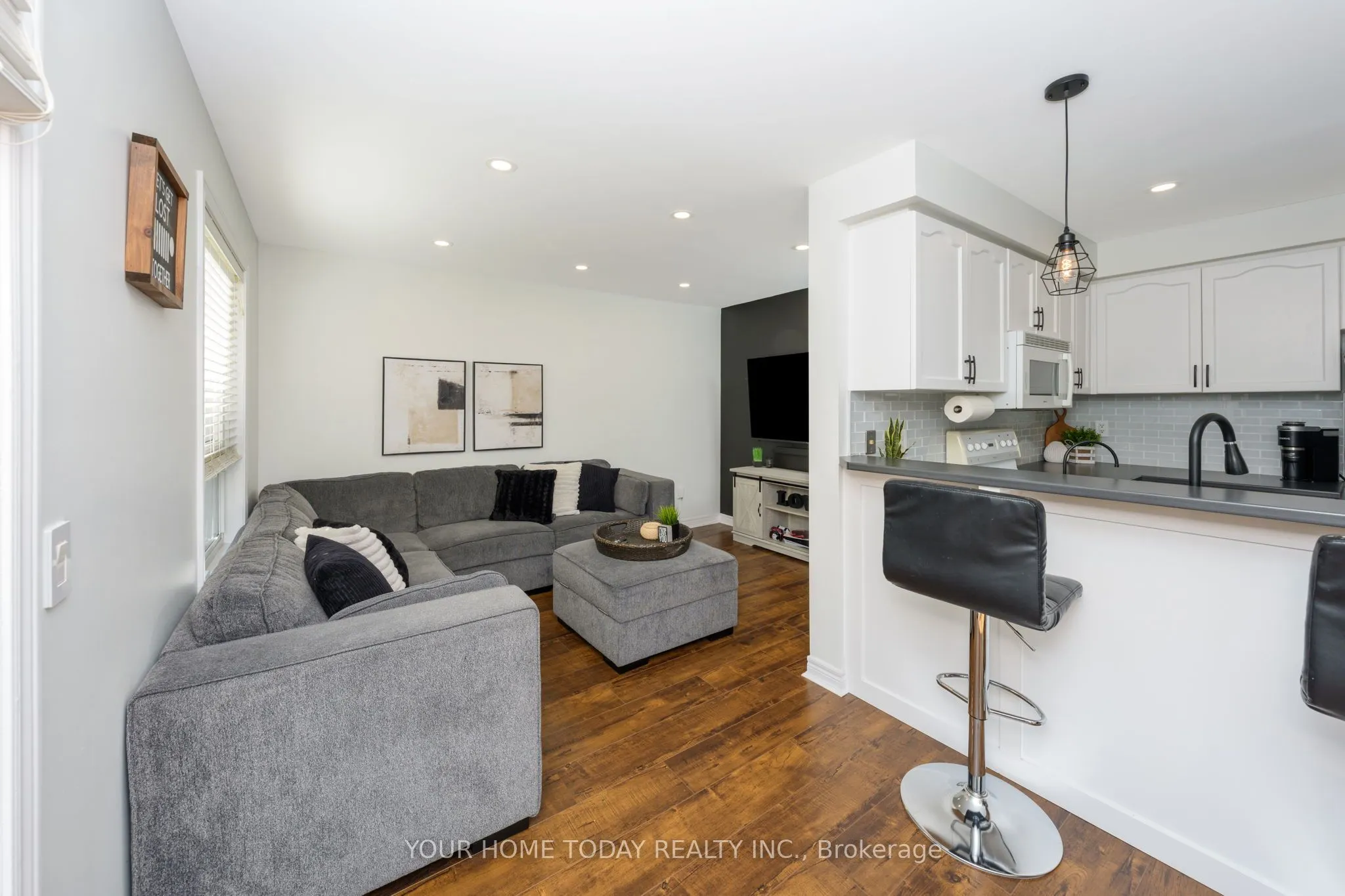 91 Mowat Crescent