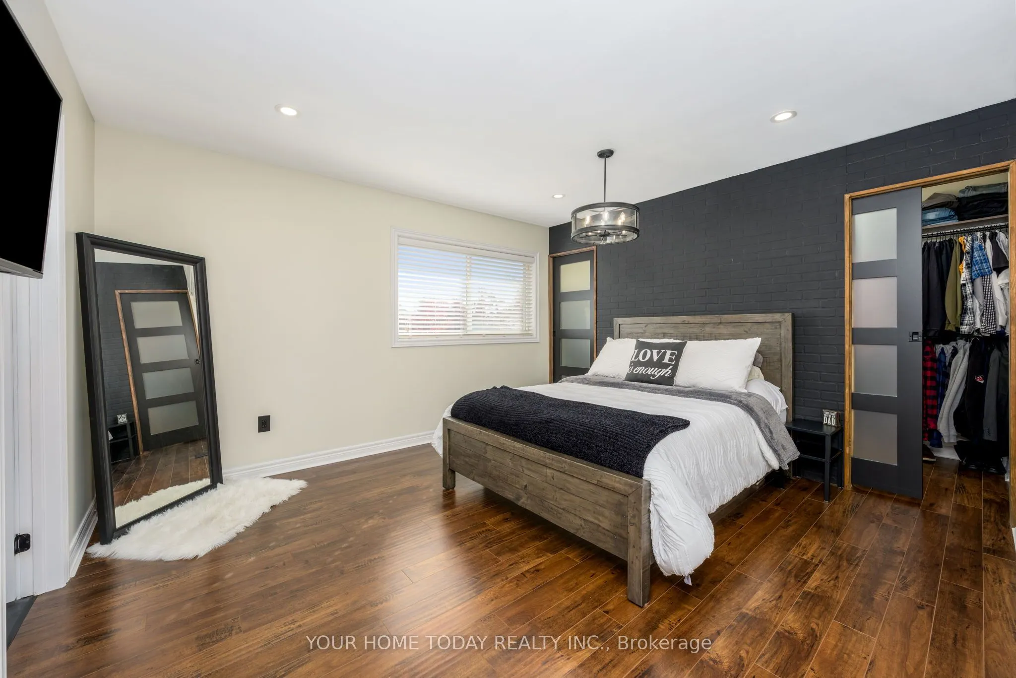 91 Mowat Crescent