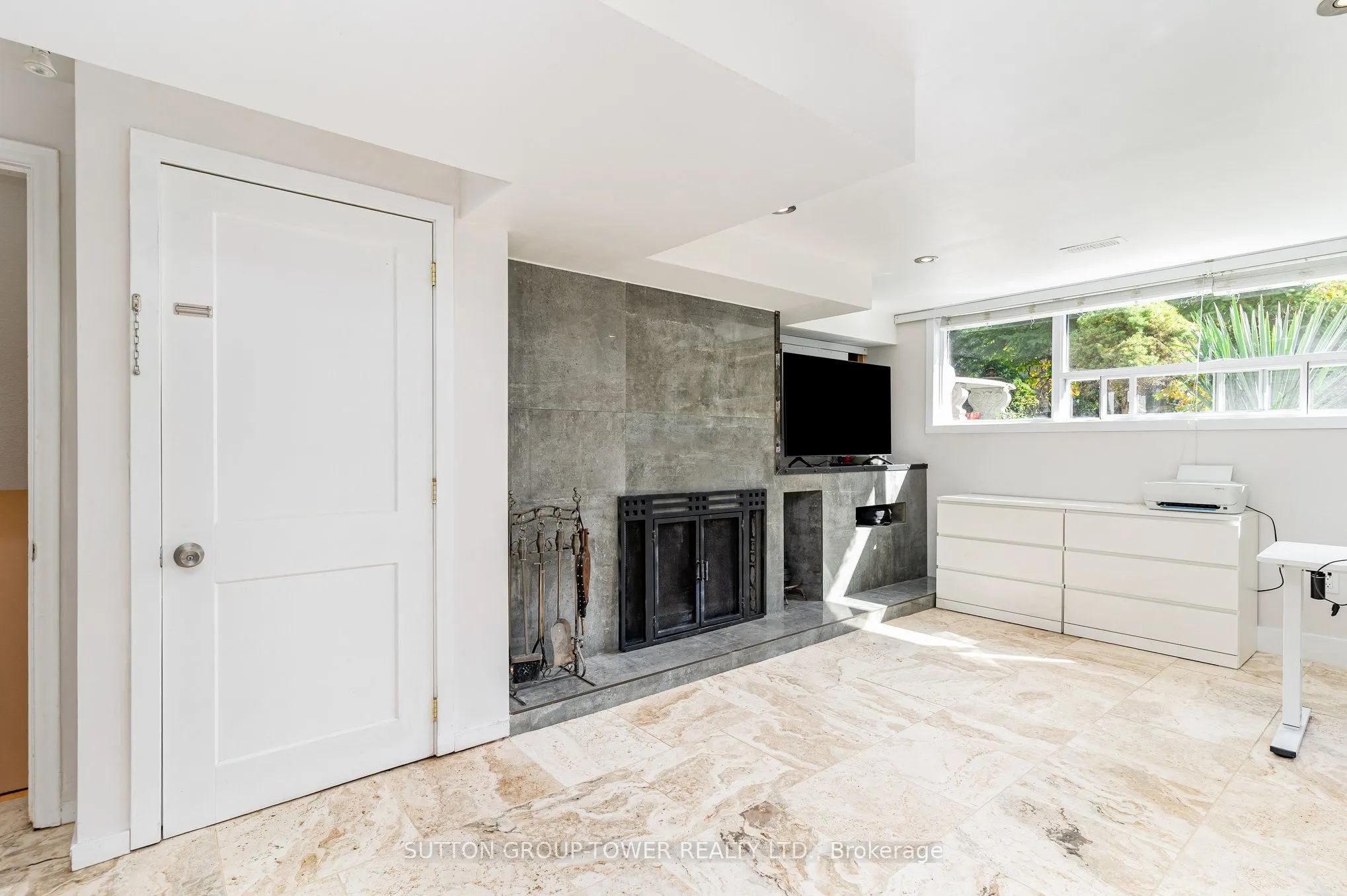 1037 Leilani Drive