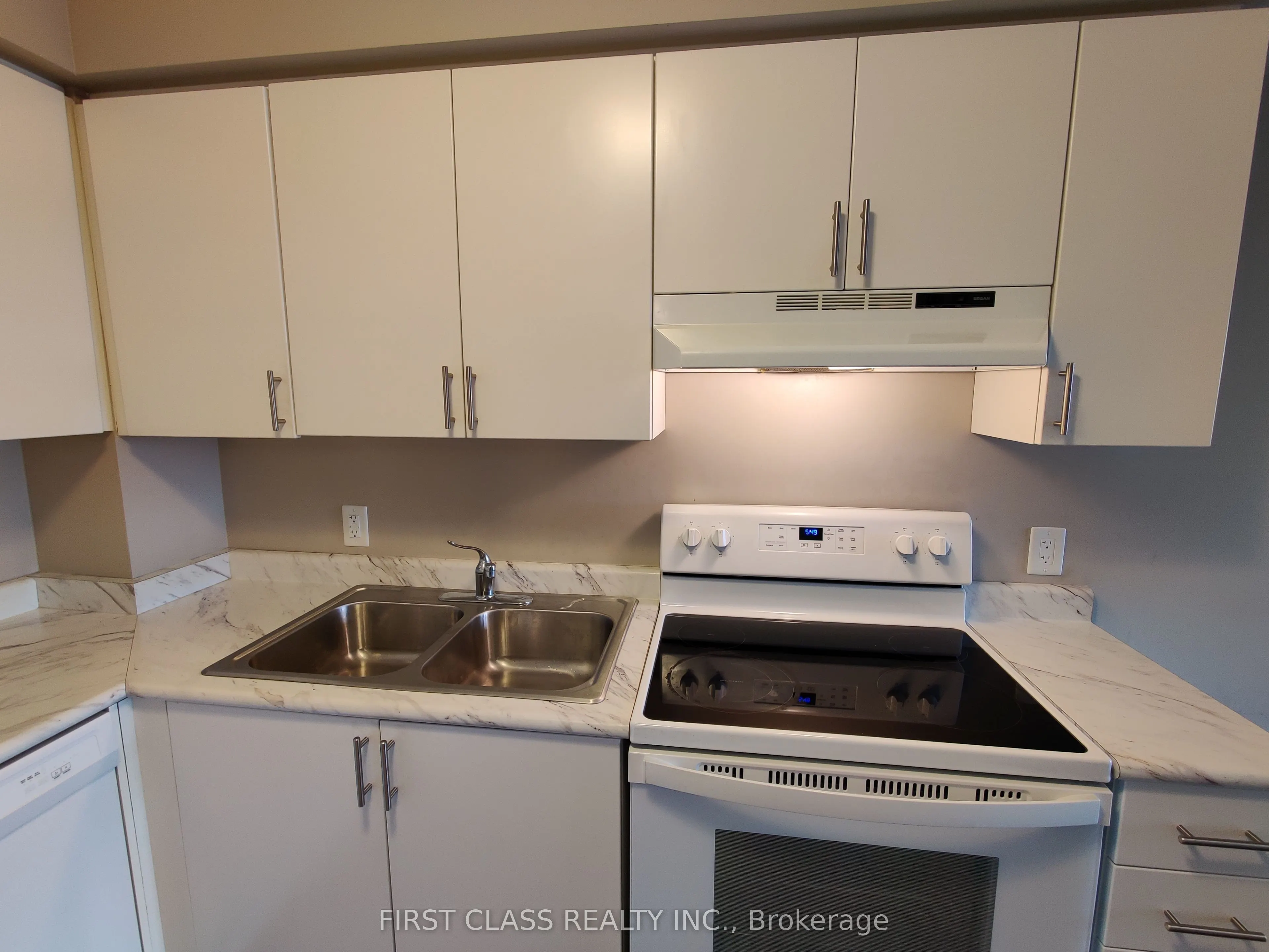 716 Main Street E, #206
