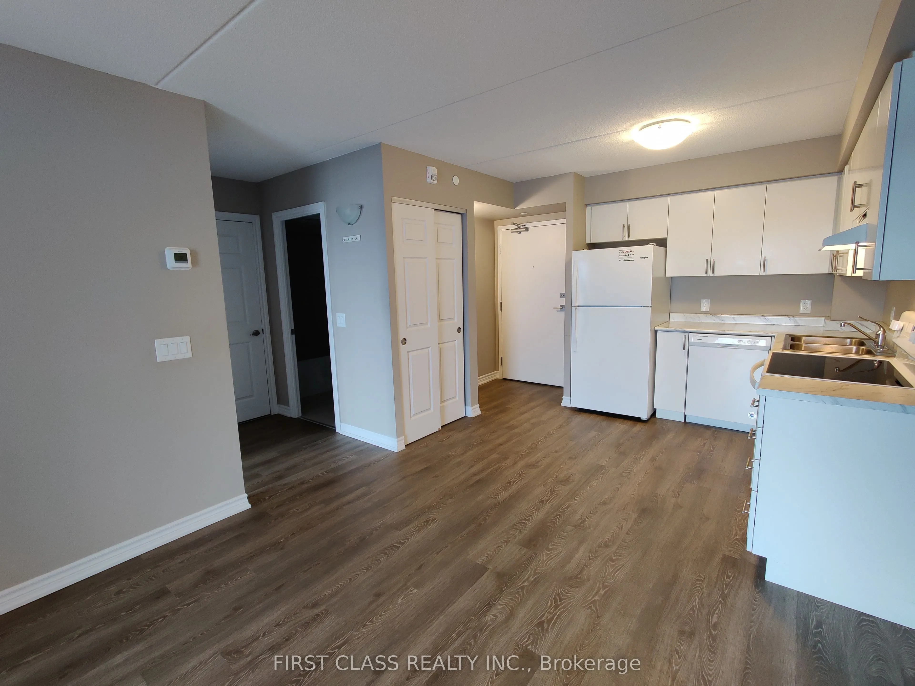 716 Main Street E, #206