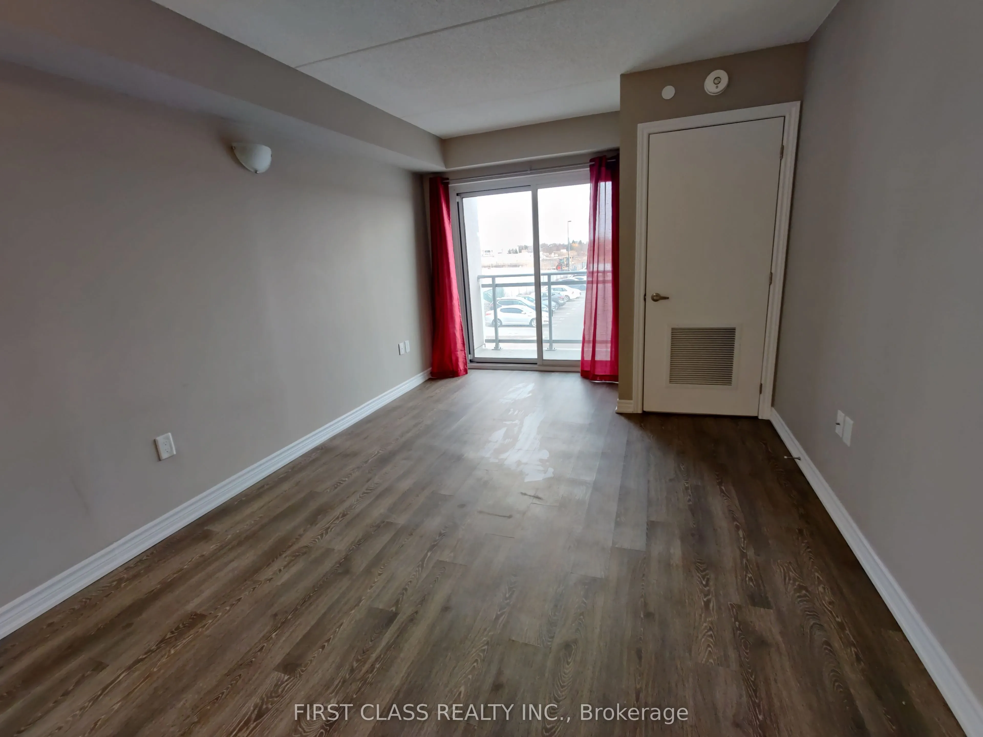 716 Main Street E, #206