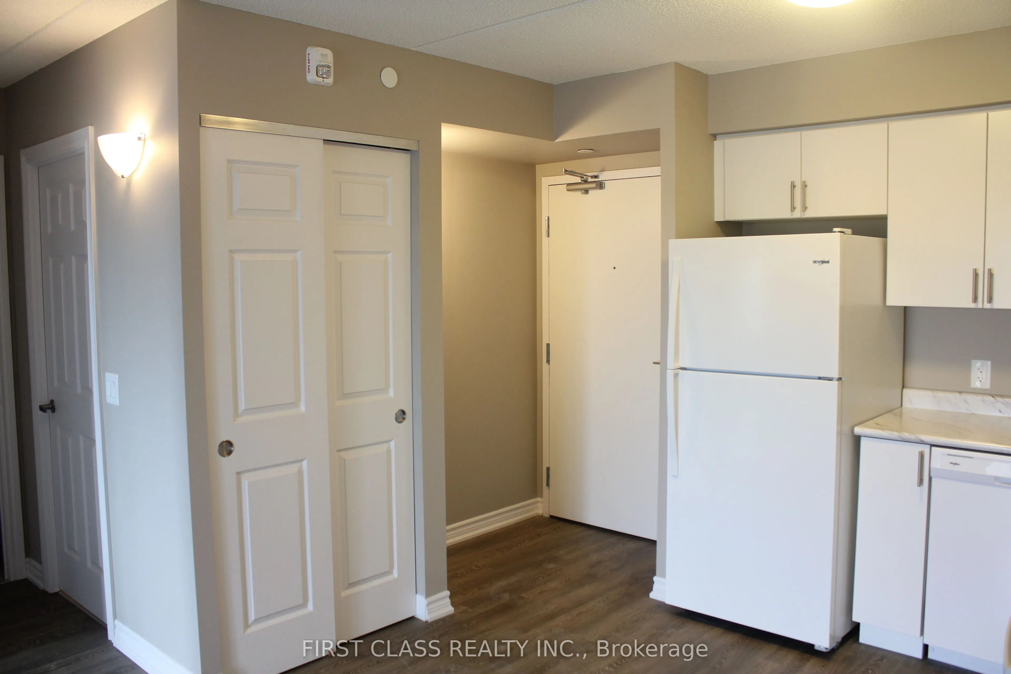 716 Main Street E, #206