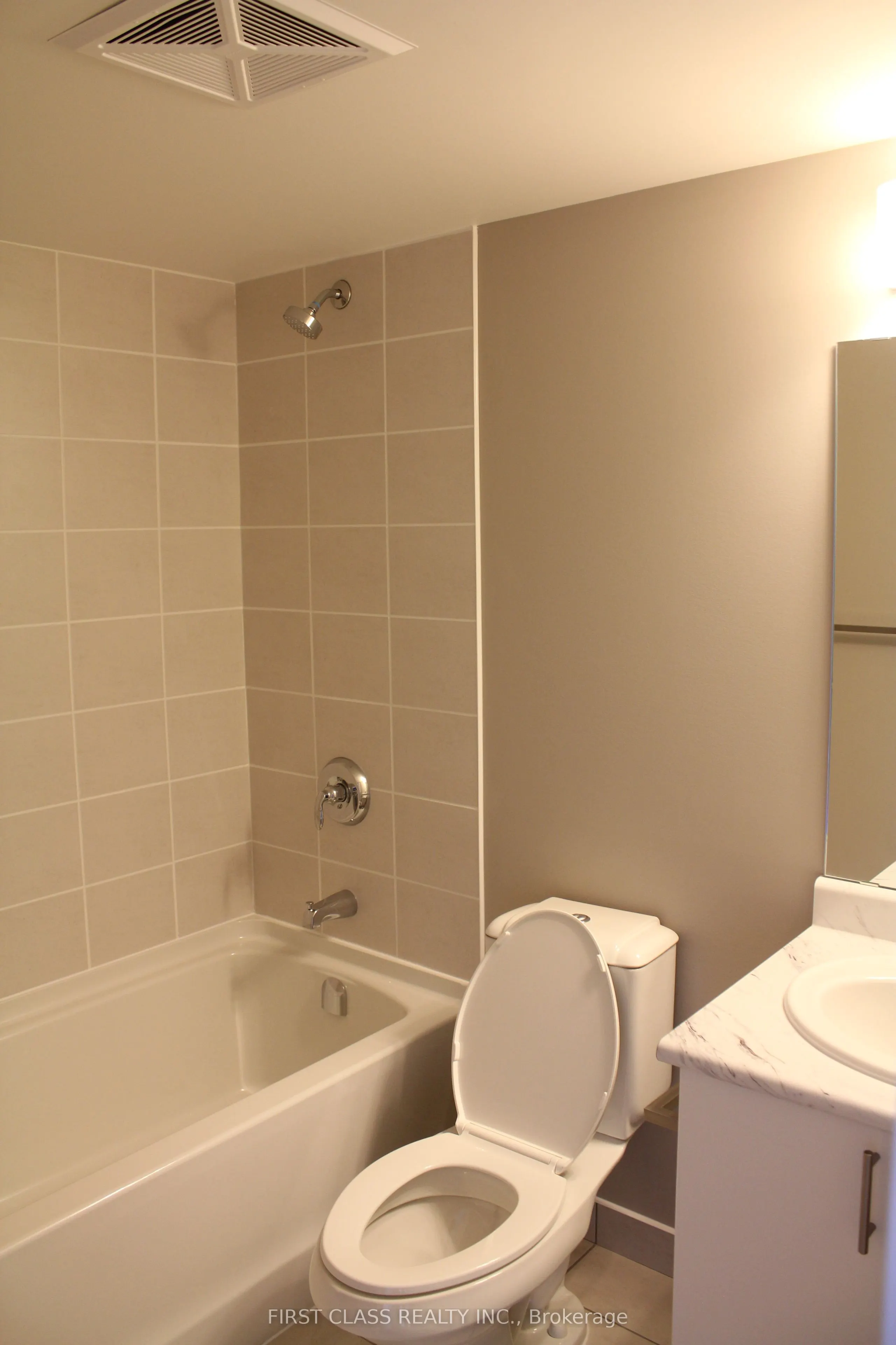 716 Main Street E, #206