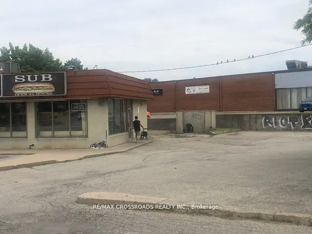 2100 Dundas Street E