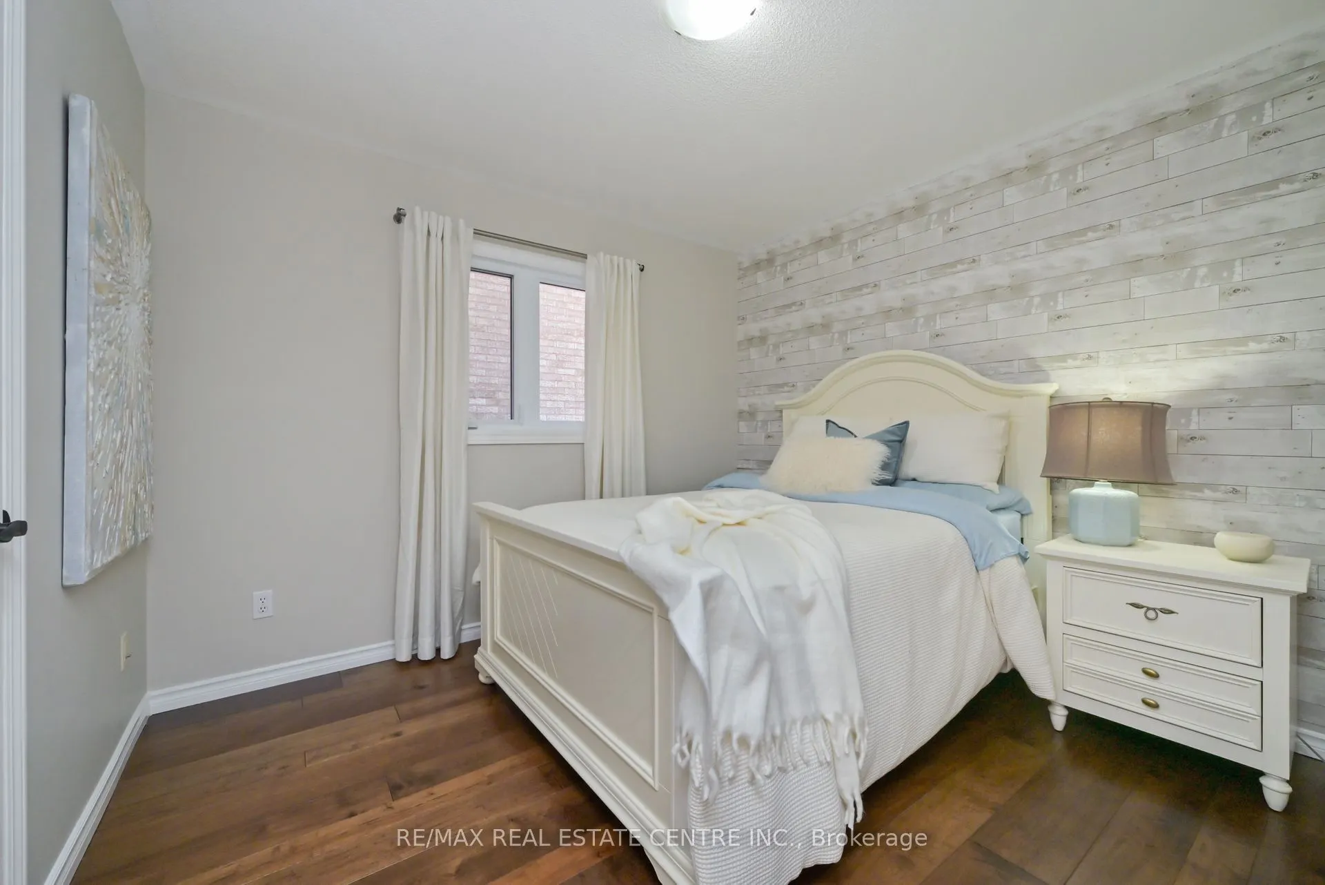 96 Lauchlin Crescent